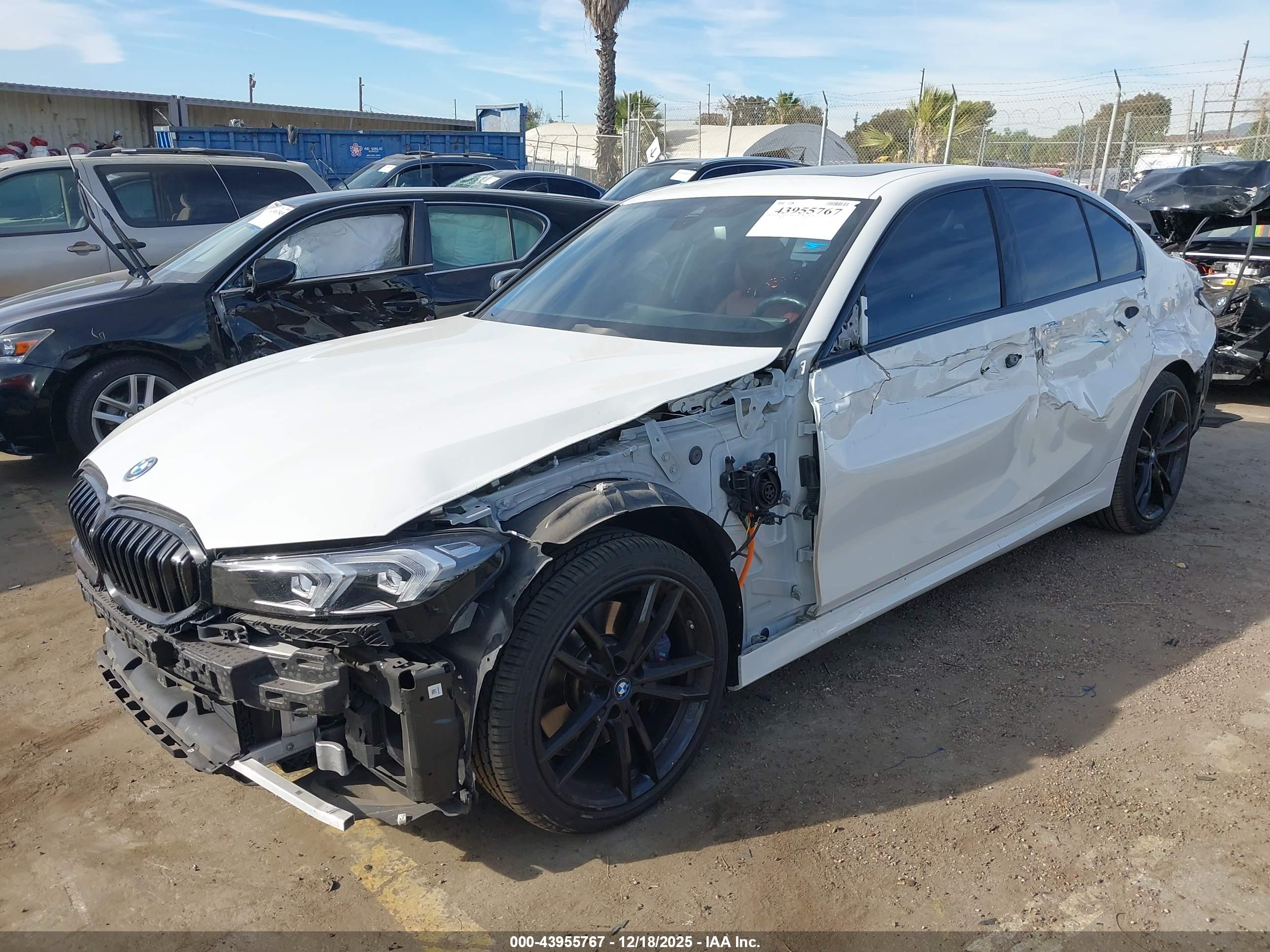 BMW 3 image 2