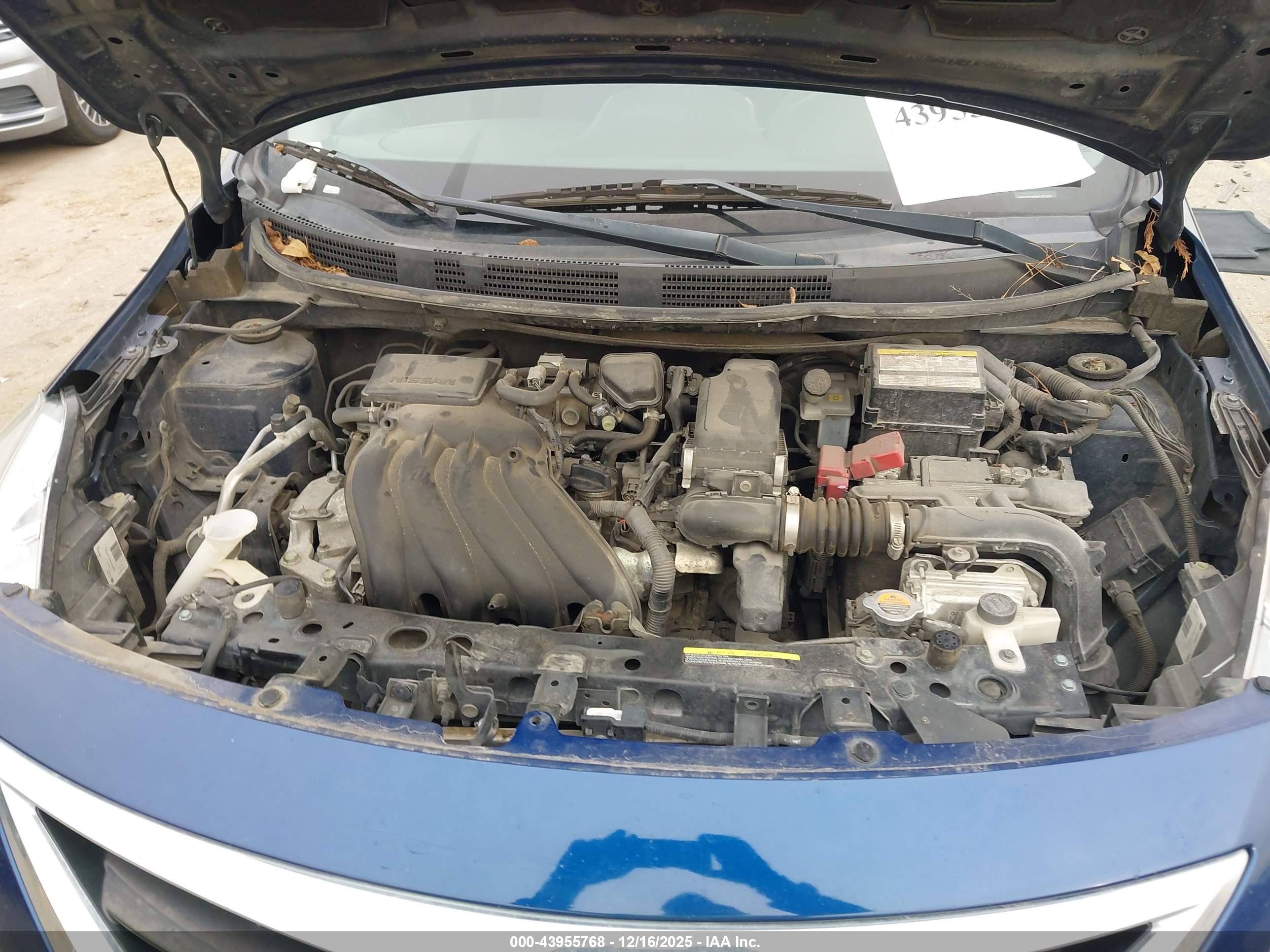 NISSAN VERSA image 10