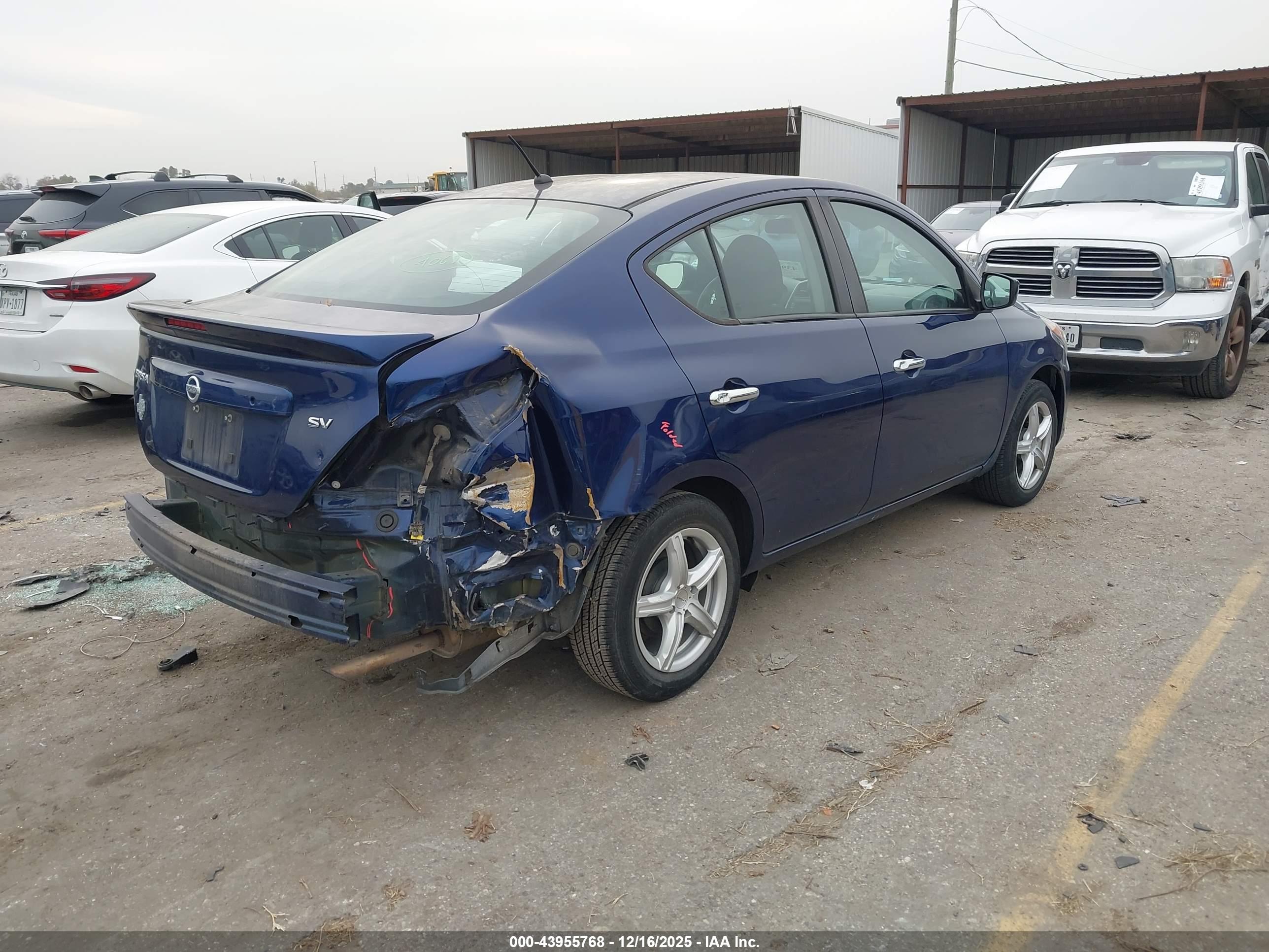 NISSAN VERSA image 4