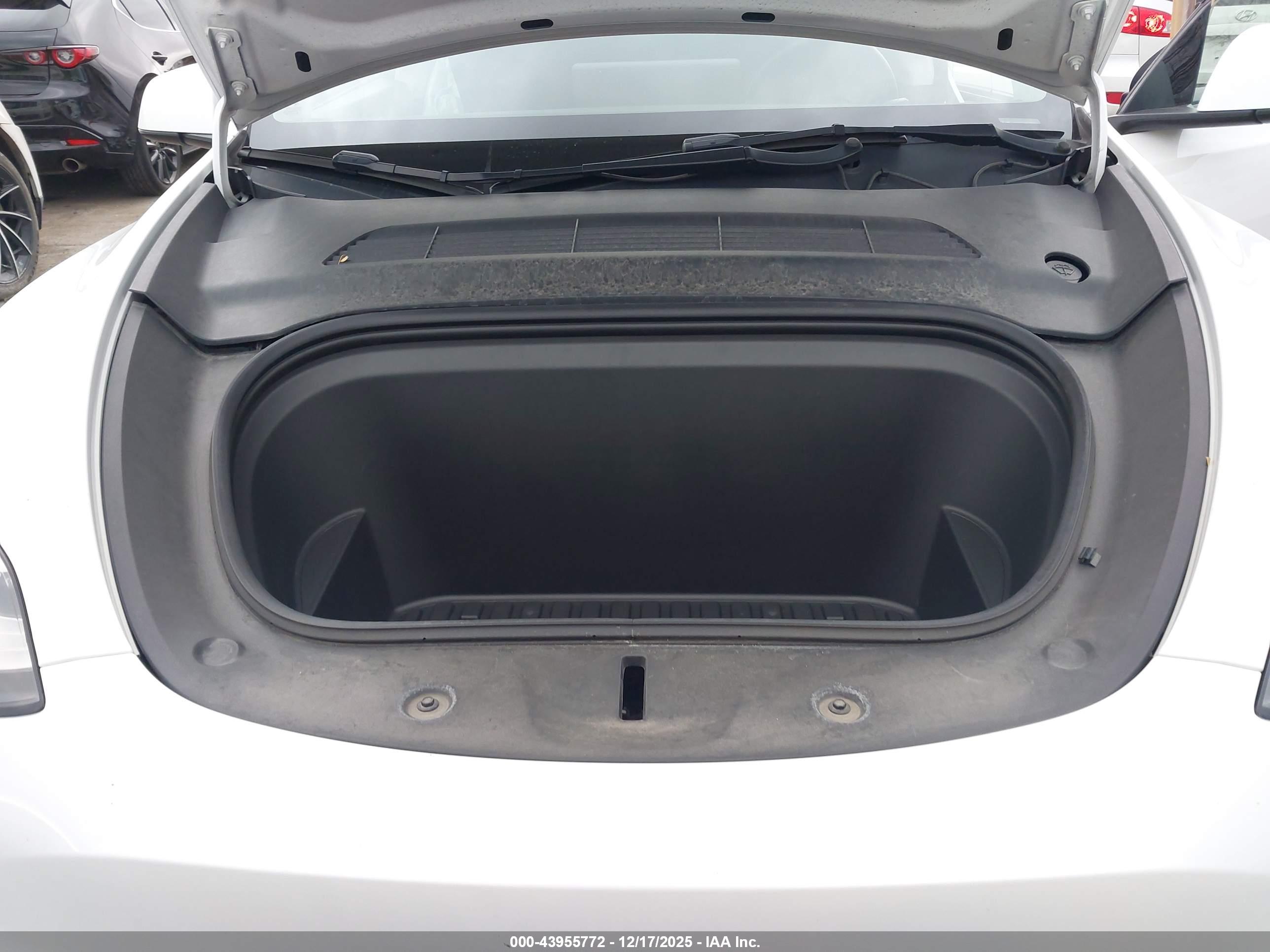 TESLA MODEL image 10
