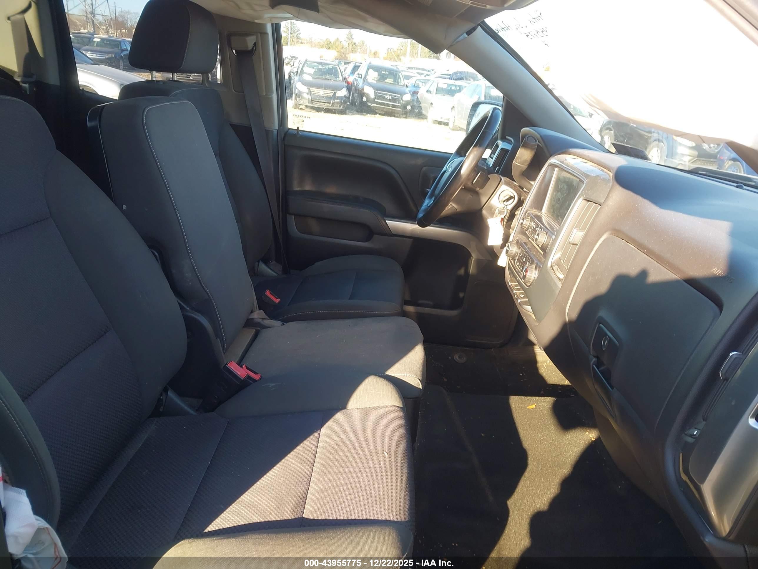 CHEVROLET SILVERADO image 5