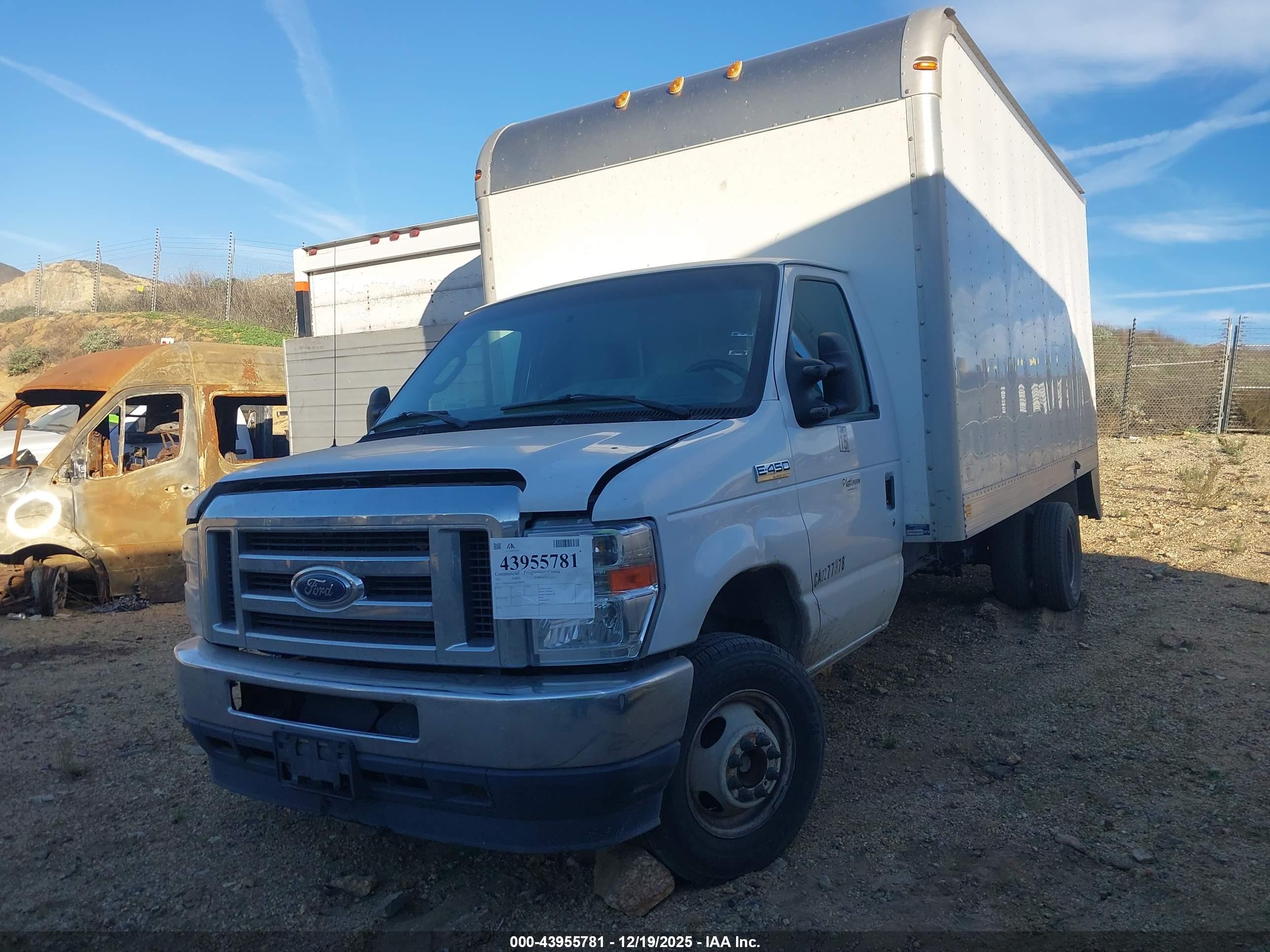 FORD E-450 image 2