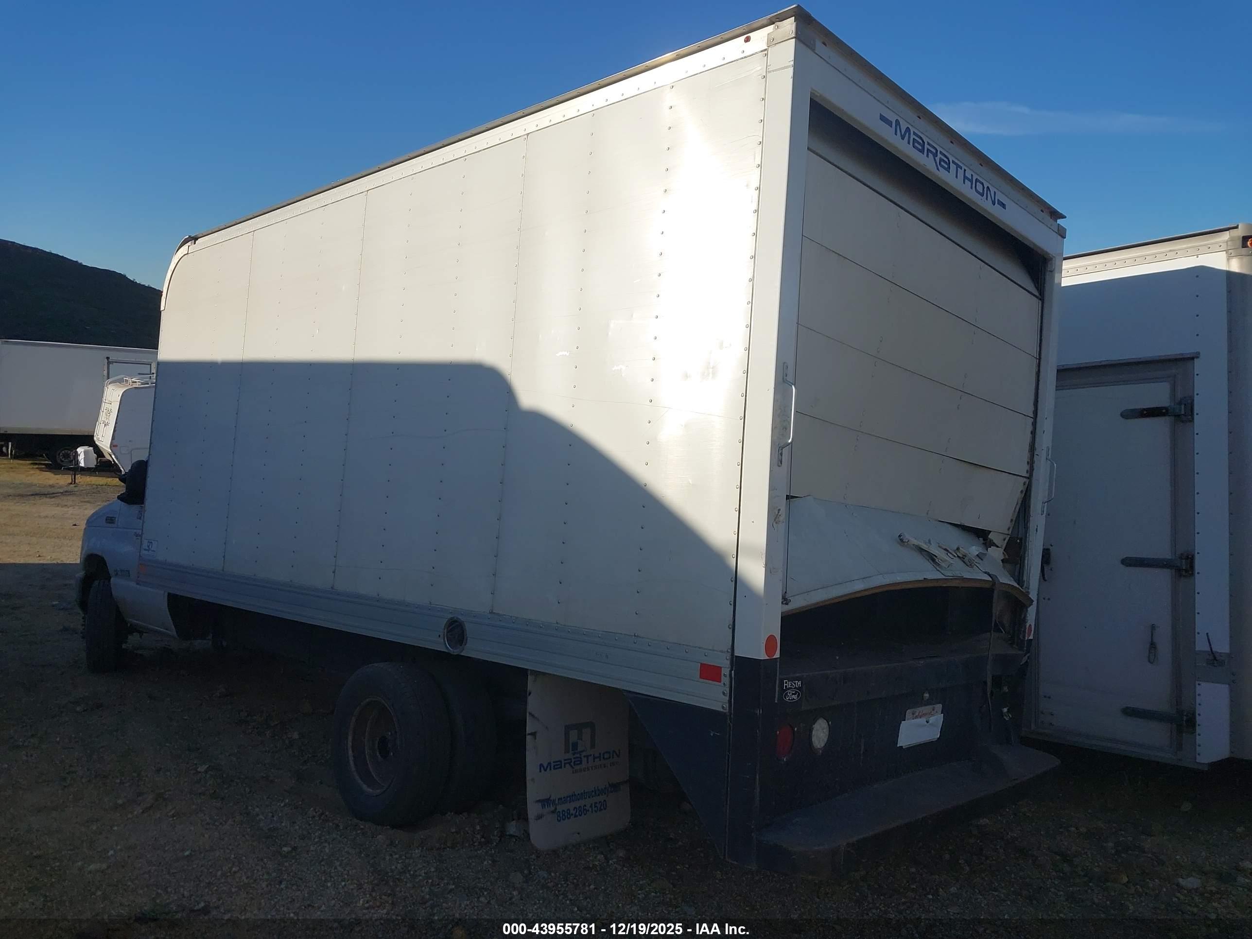 FORD E-450 image 3