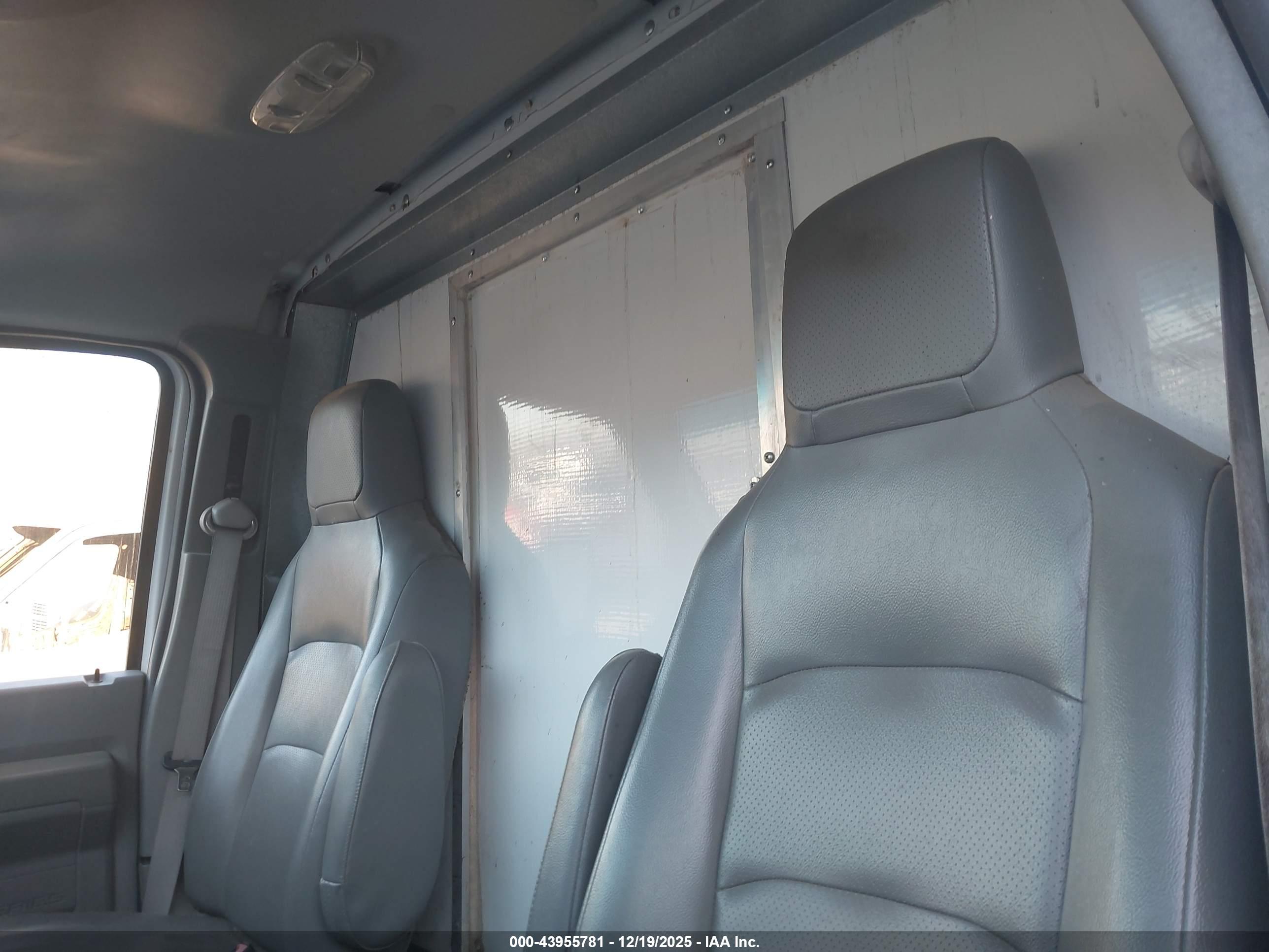 FORD E-450 image 7