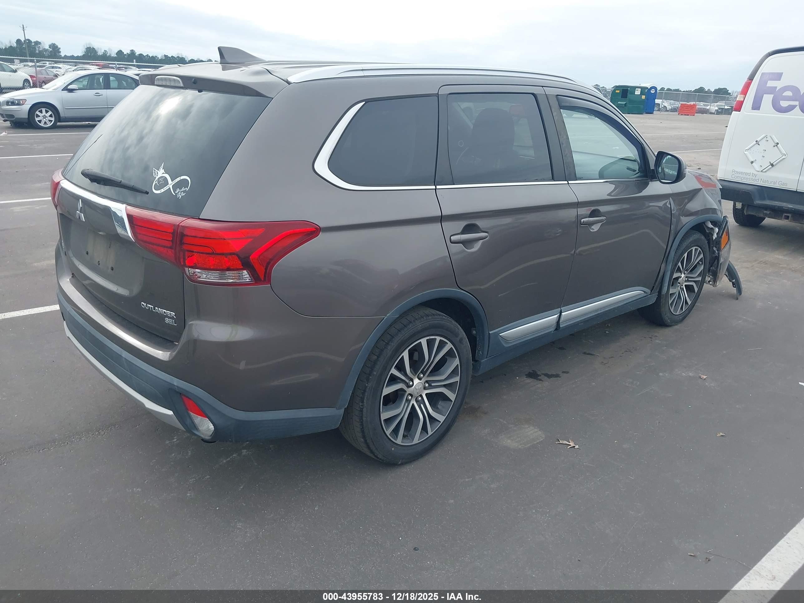 MITSUBISHI OUTLANDER image 4