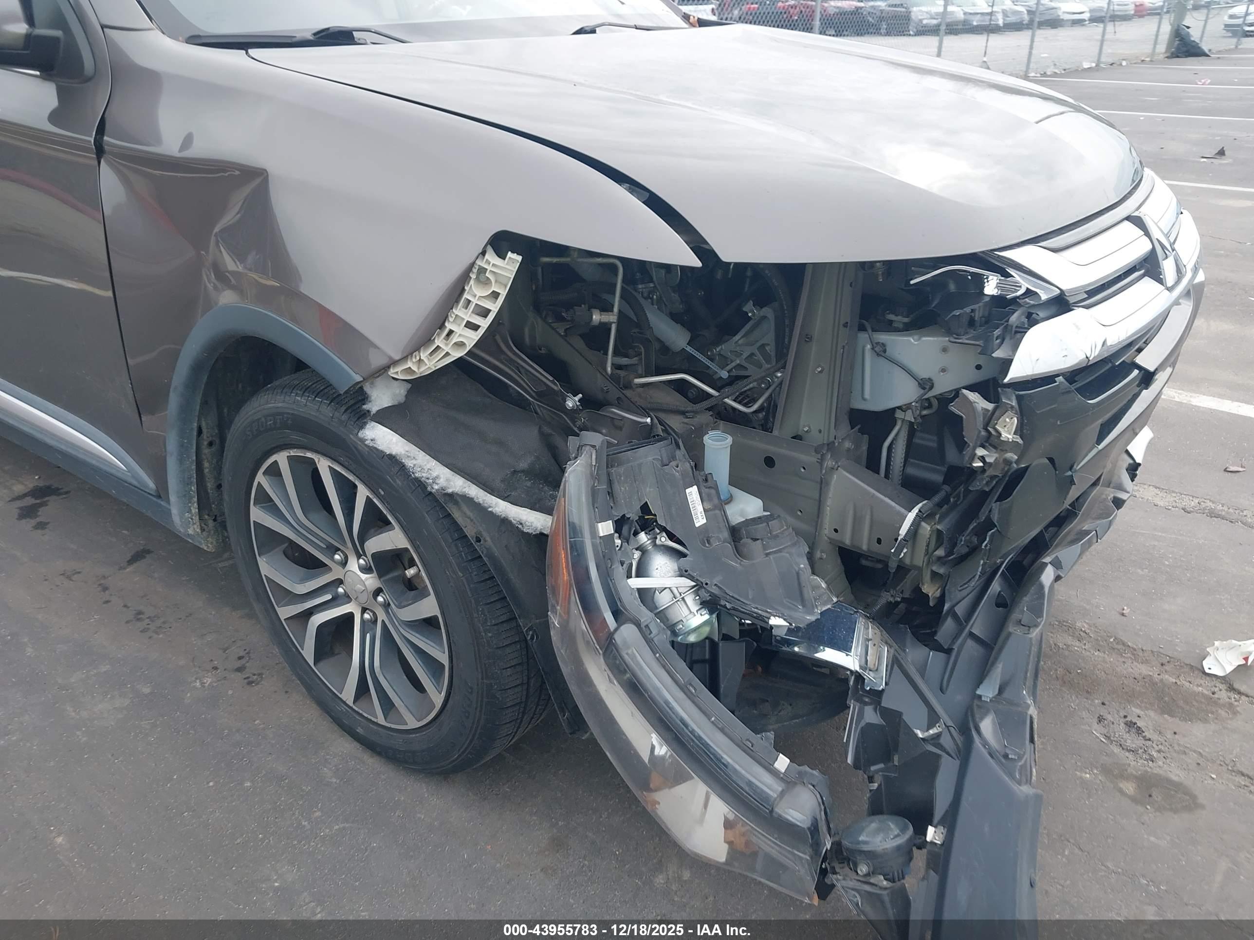 MITSUBISHI OUTLANDER image 6