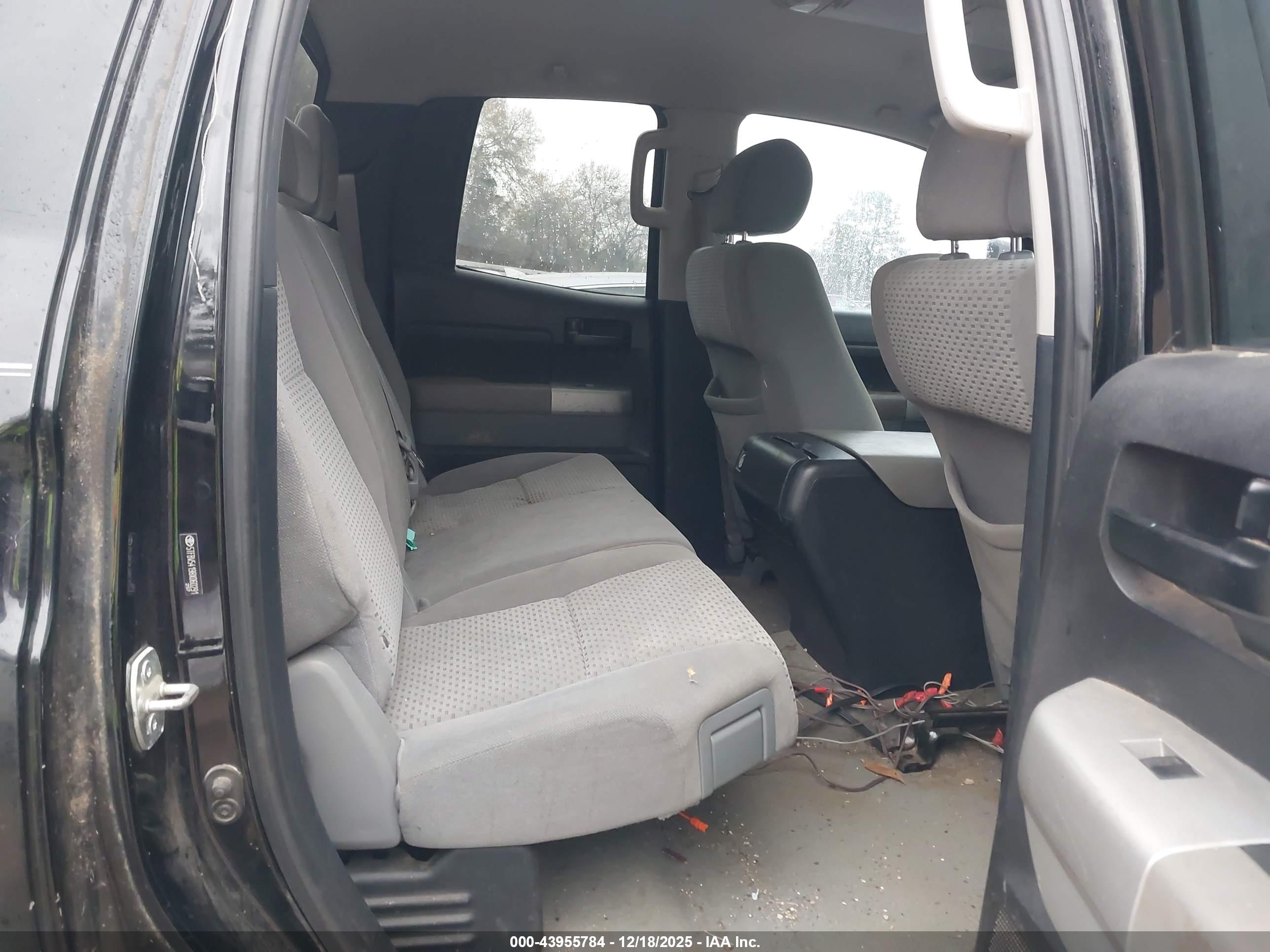 TOYOTA TUNDRA image 8