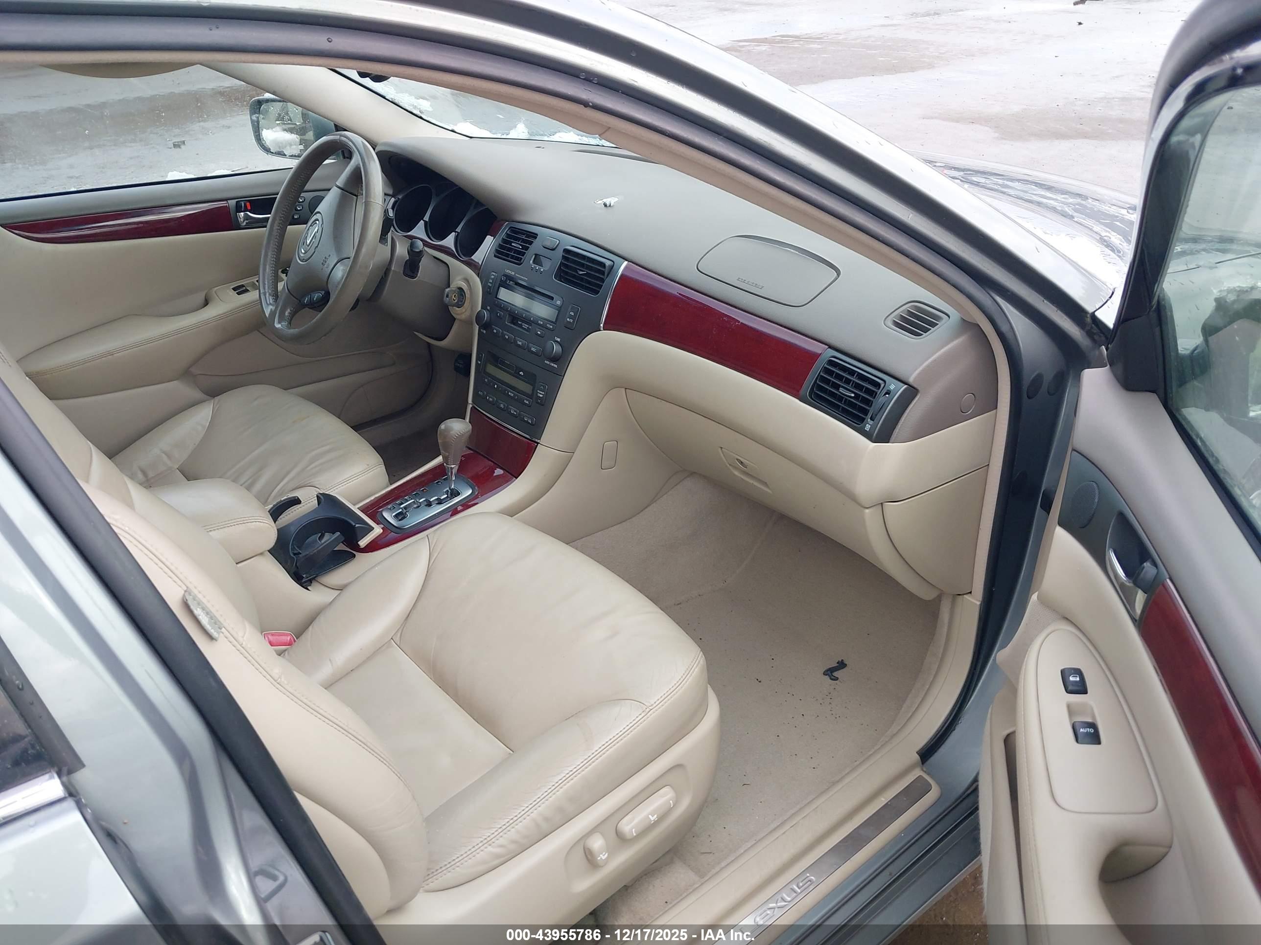 LEXUS ES image 5