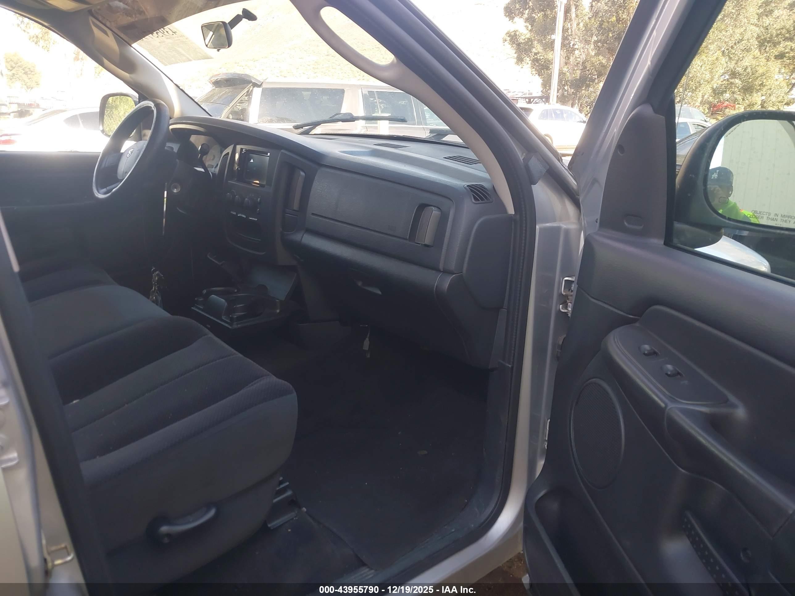 DODGE RAM image 5