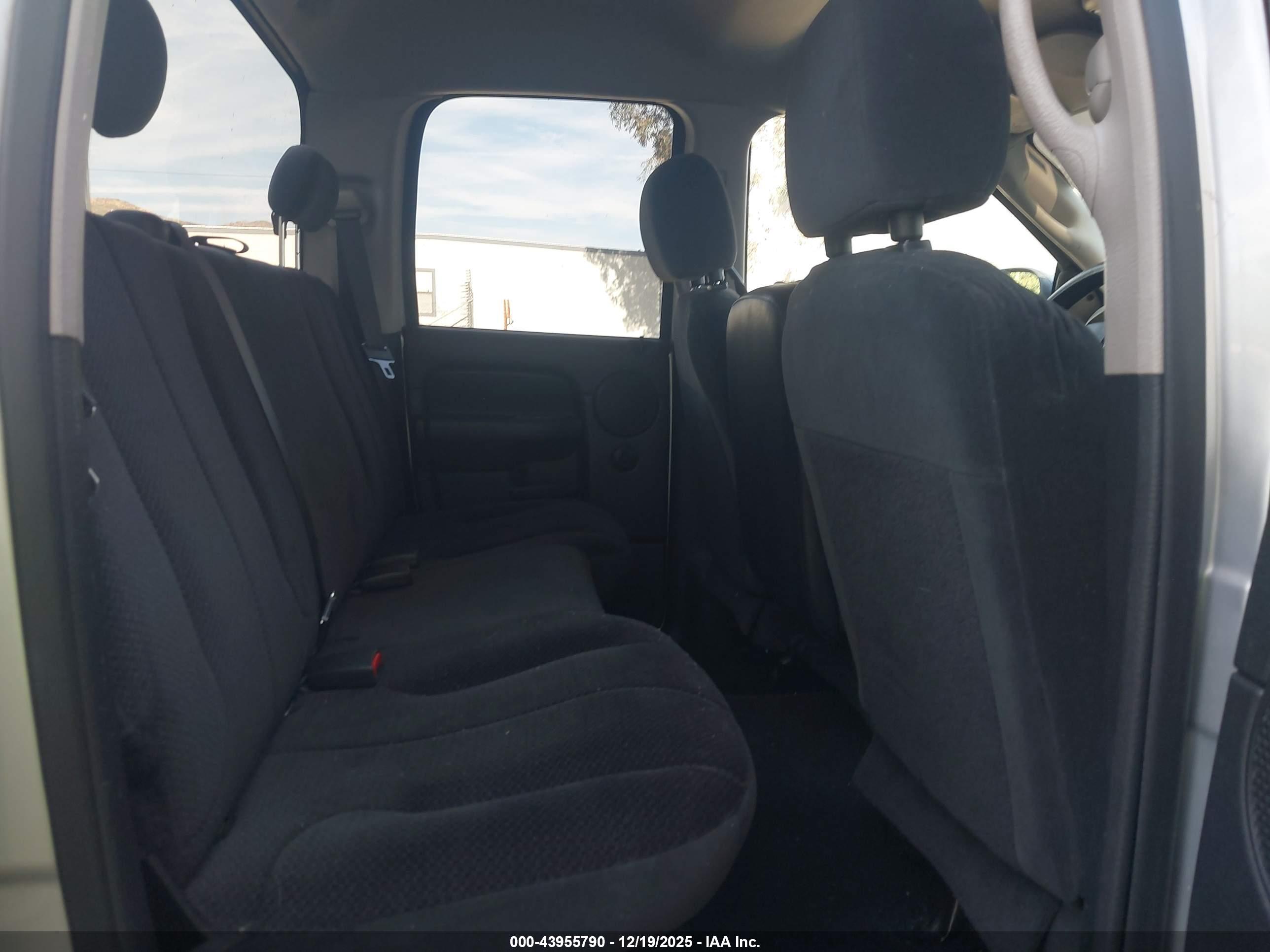 DODGE RAM image 8