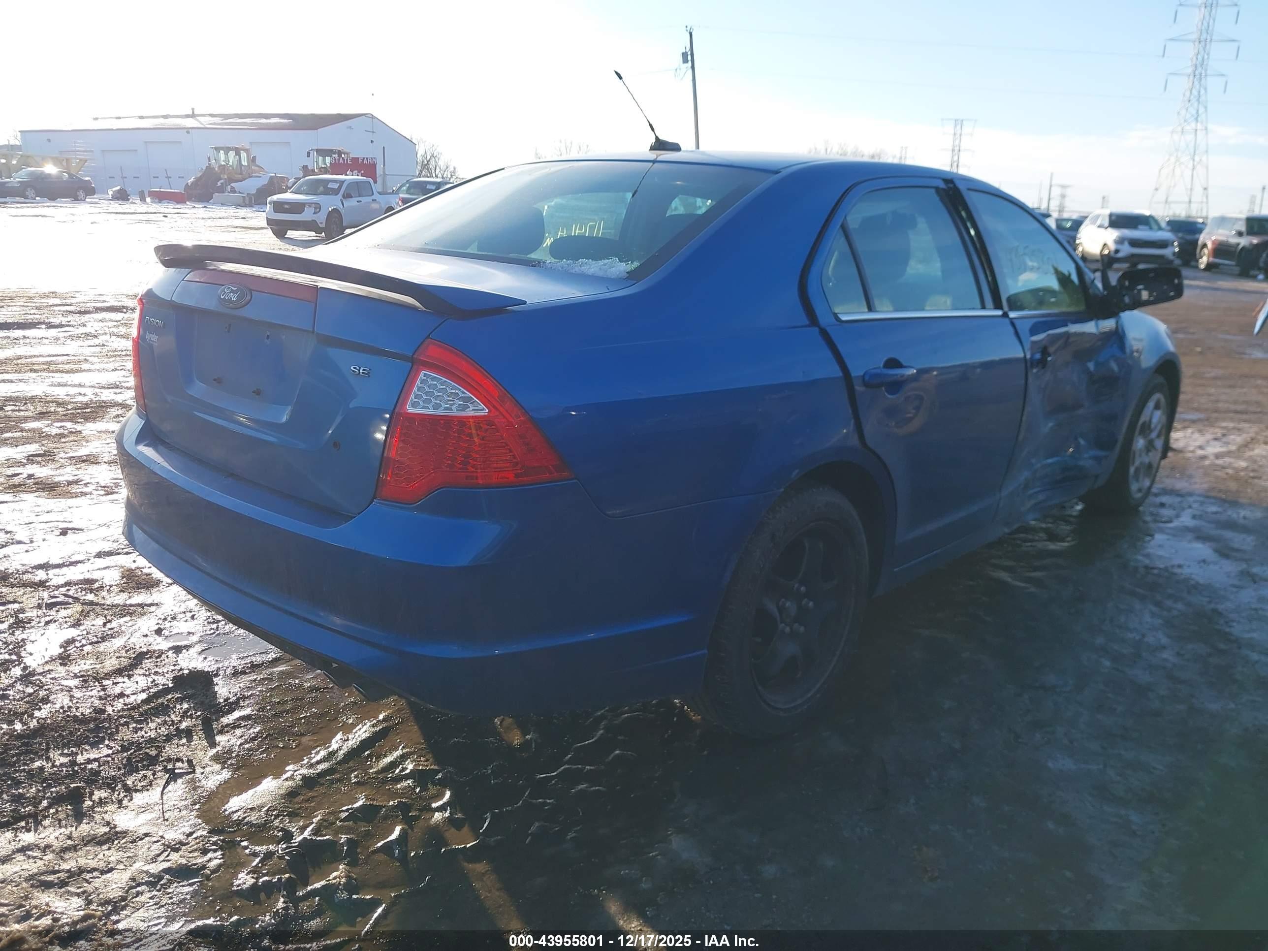 FORD FUSION image 4
