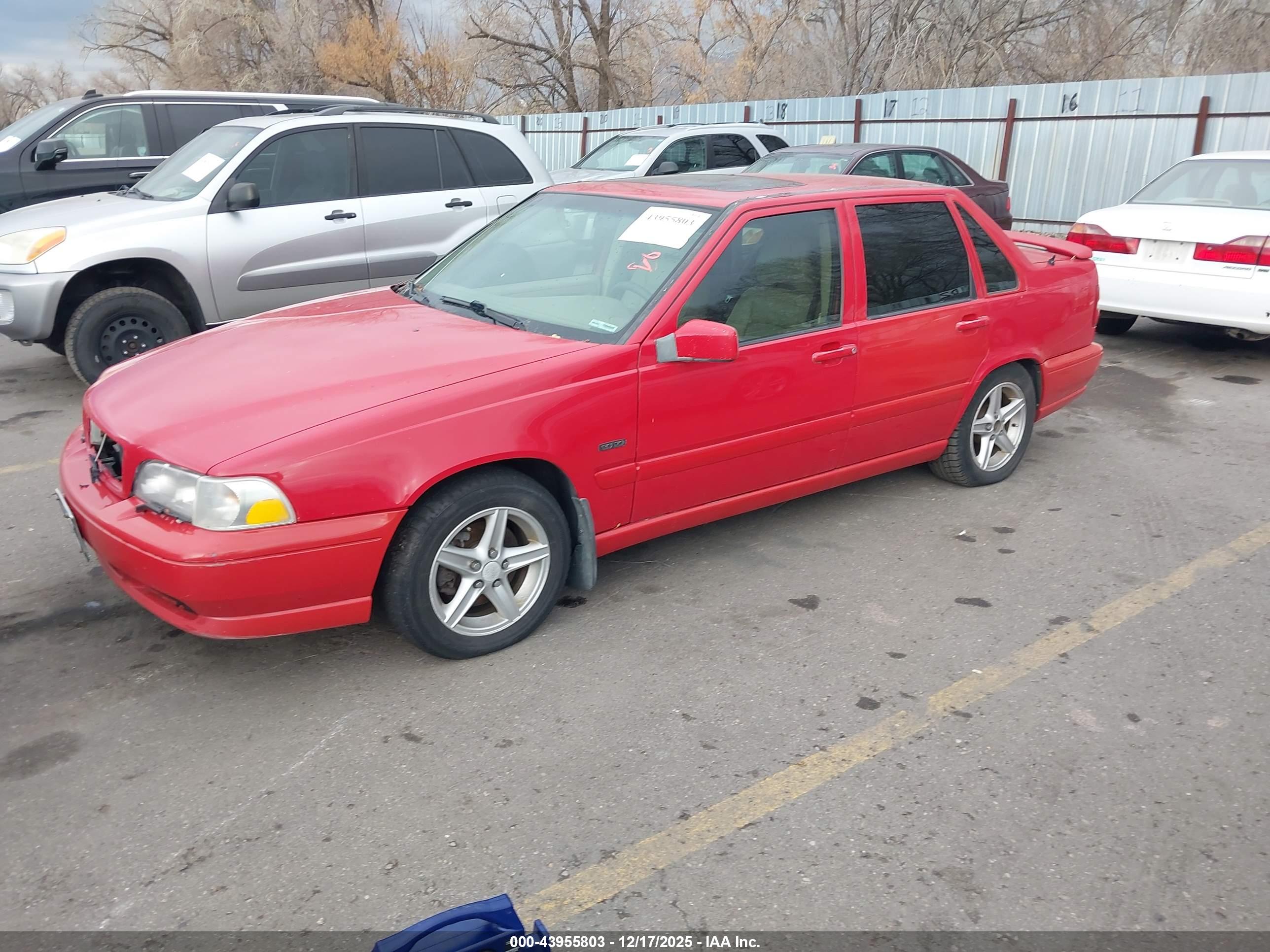 VOLVO S70 image 2