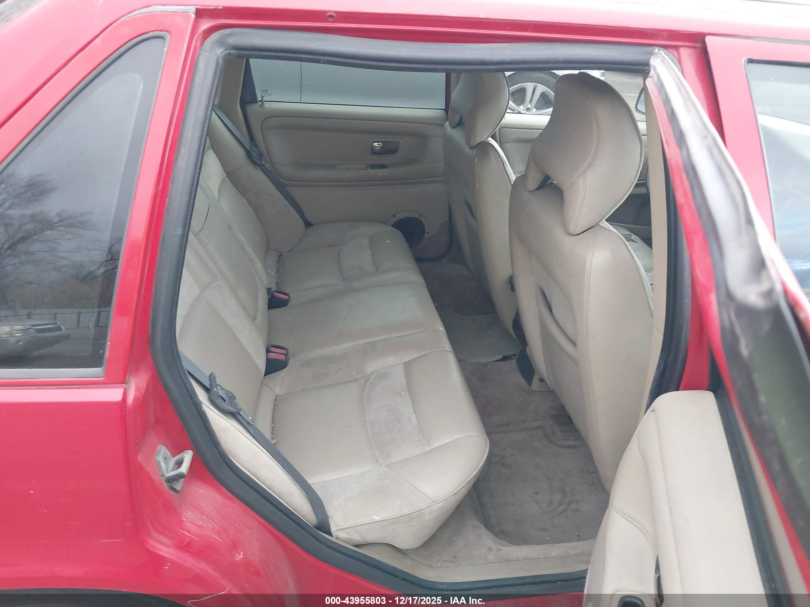 VOLVO S70 image 8