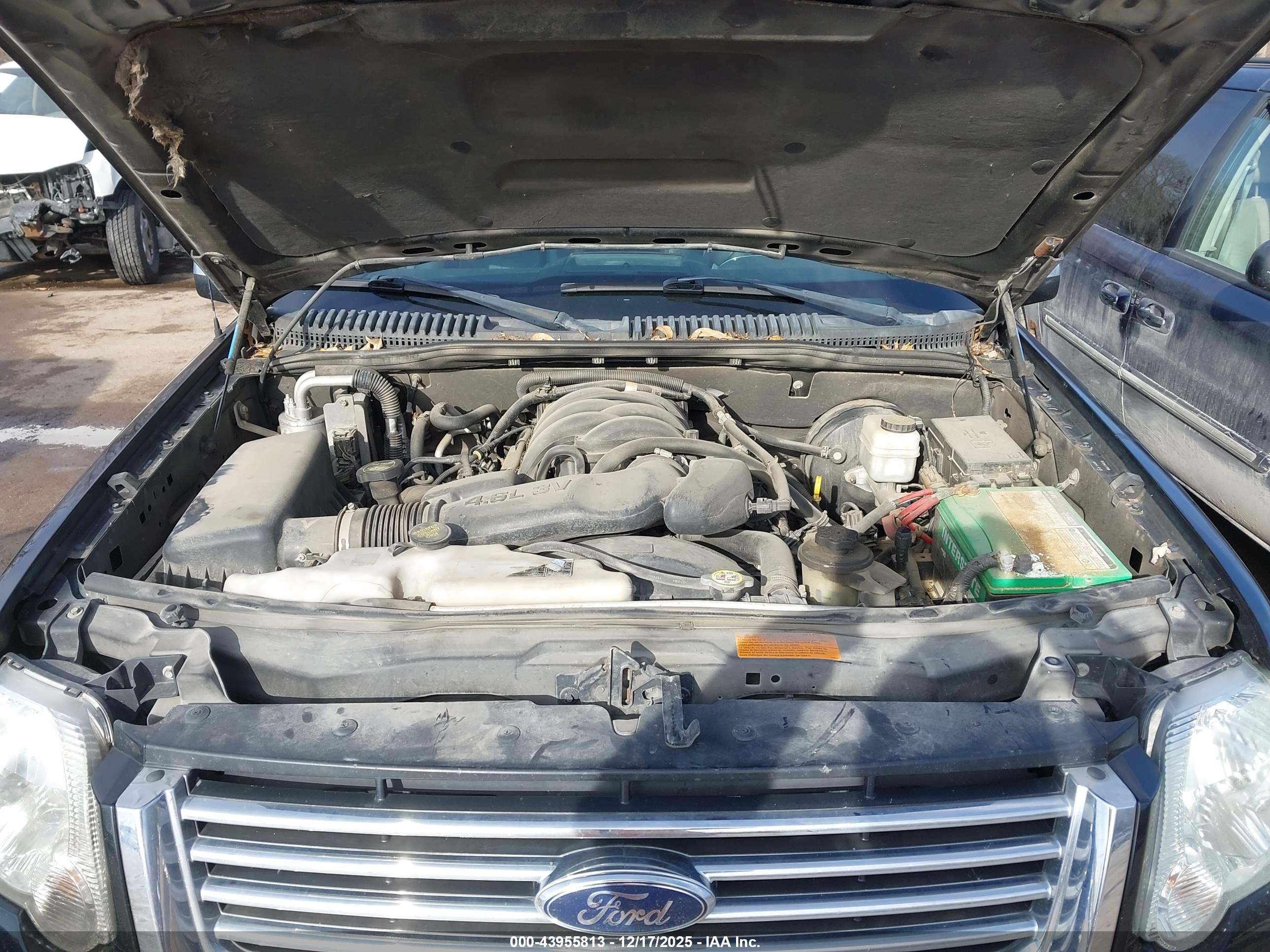 FORD EXPLORER image 10