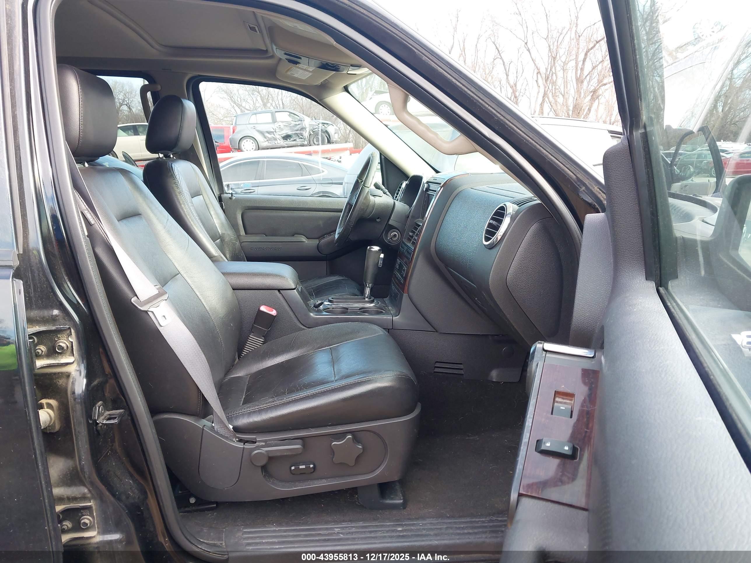 FORD EXPLORER image 5