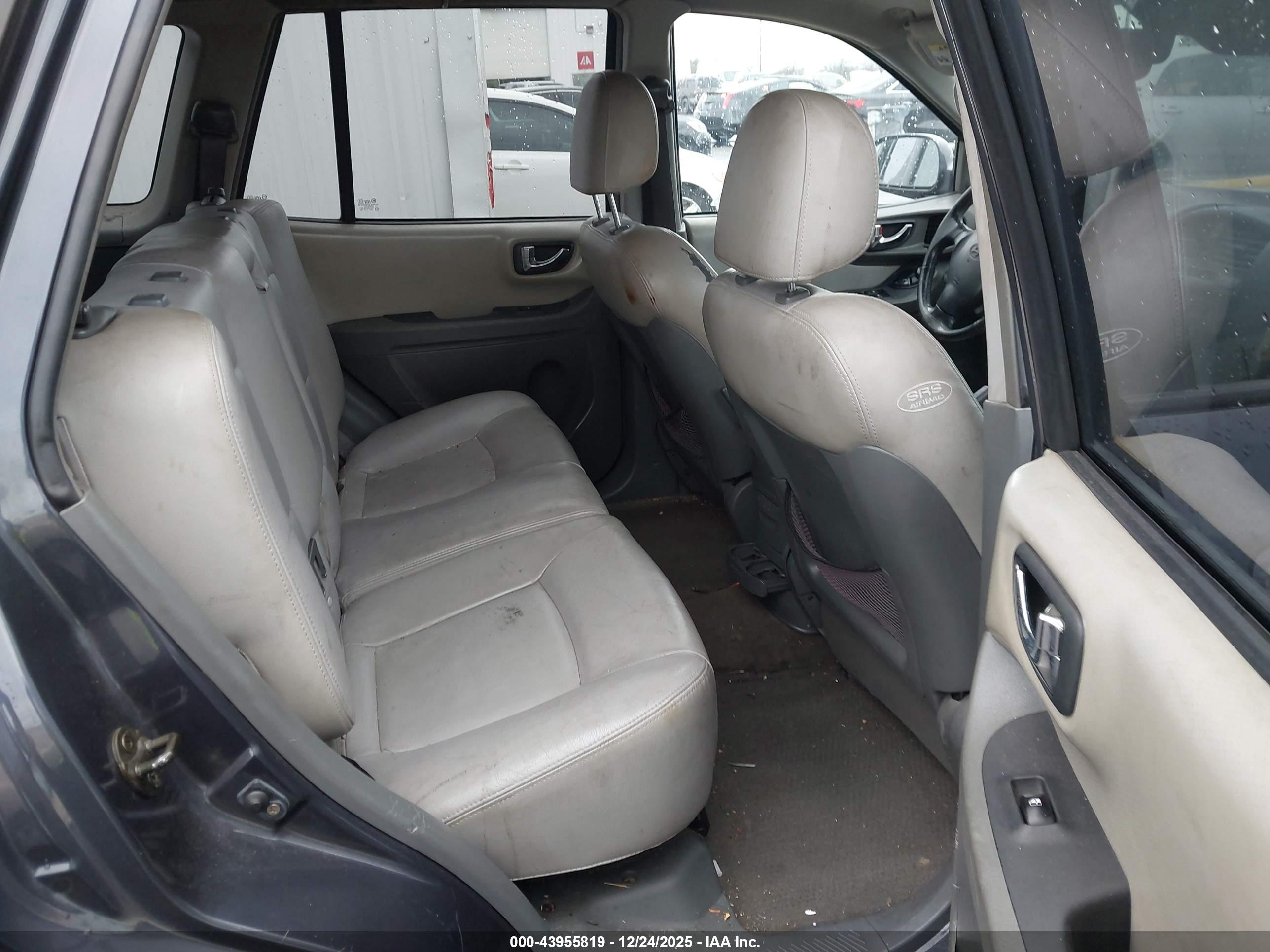 HYUNDAI SANTA image 8