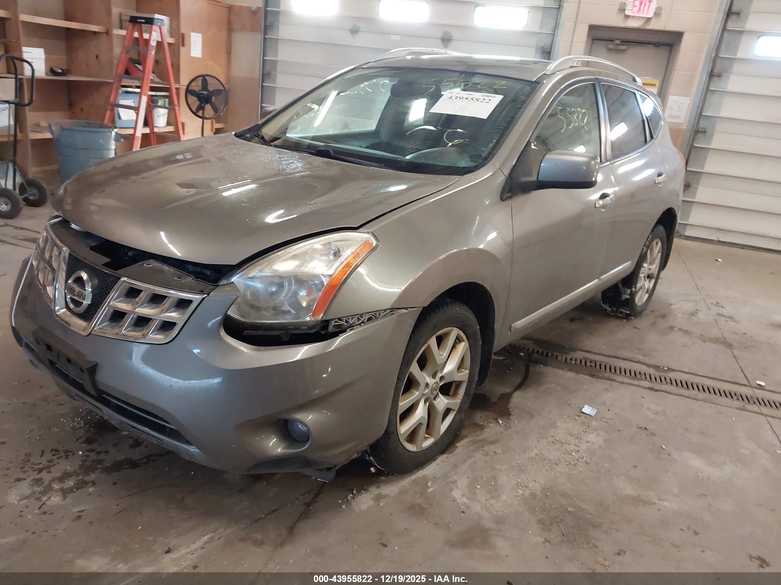 NISSAN ROGUE image 2