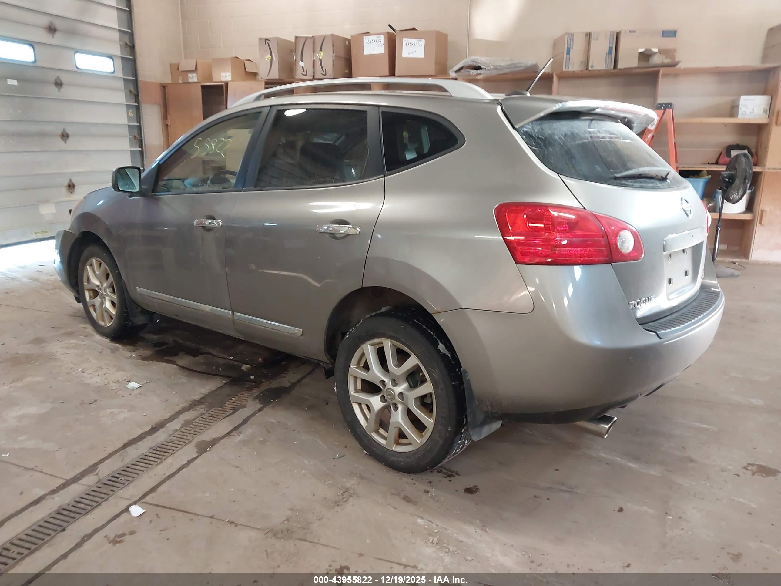 NISSAN ROGUE image 3