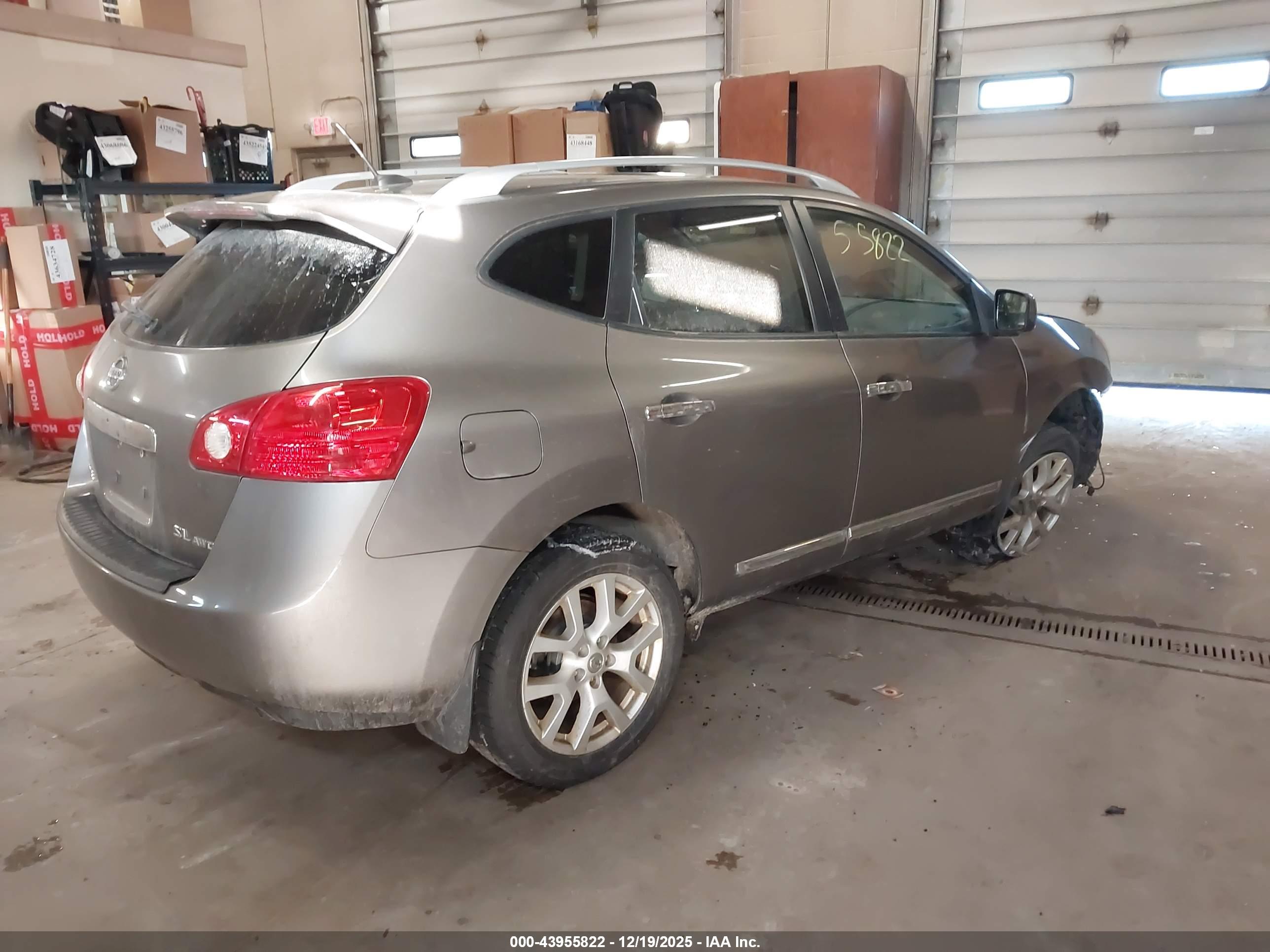 NISSAN ROGUE image 4