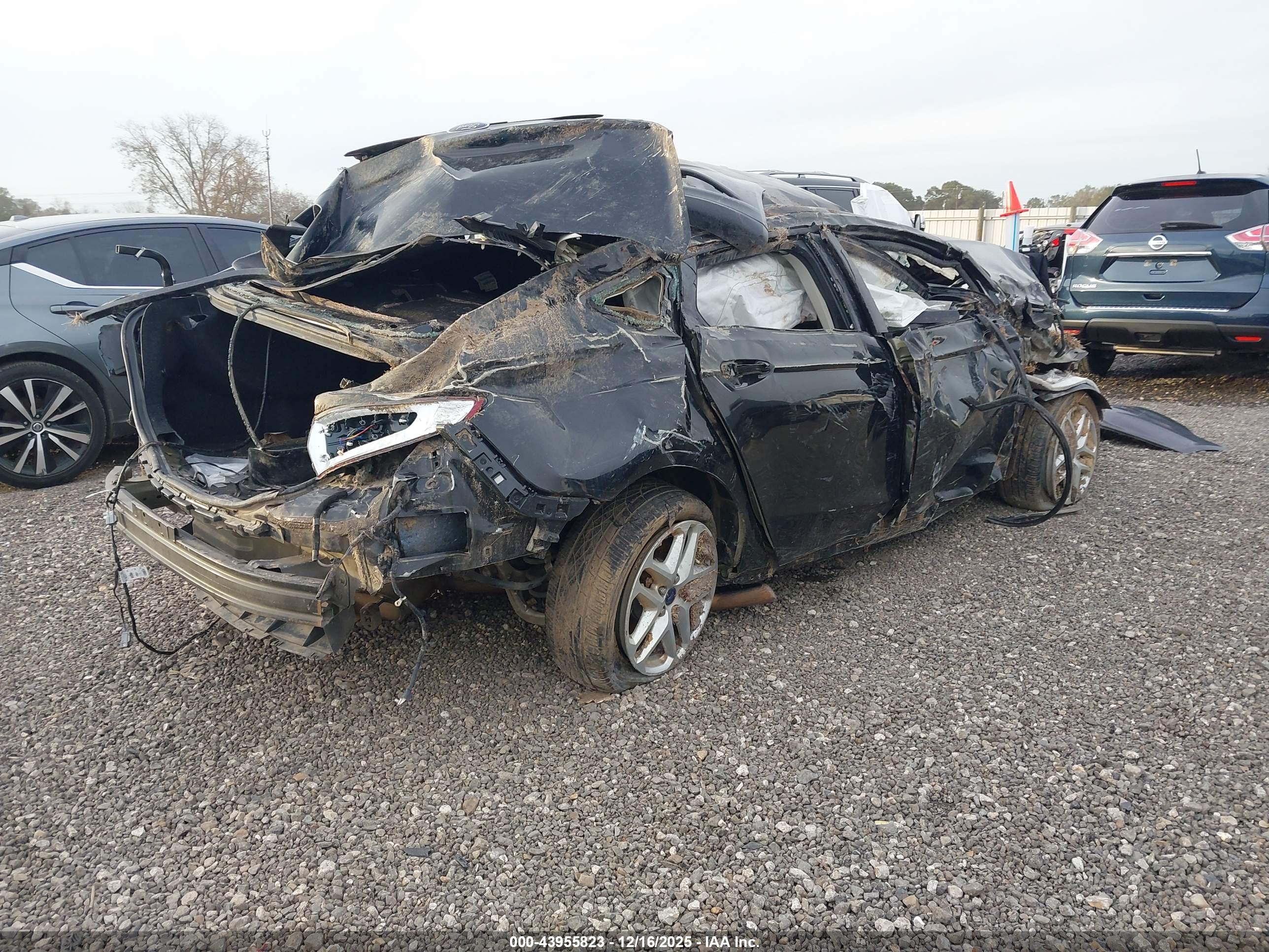 FORD FUSION image 4