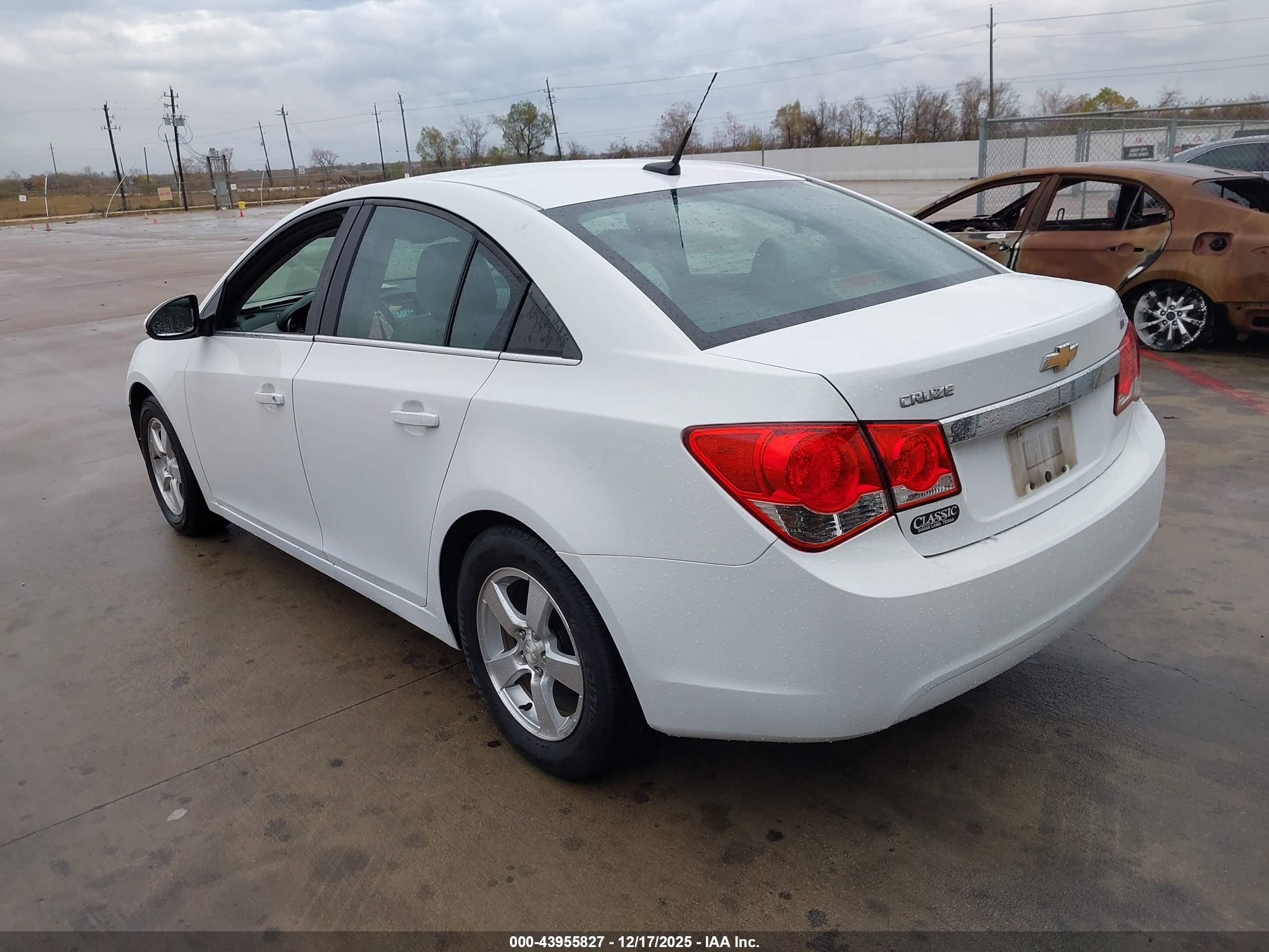 CHEVROLET CRUZE image 3