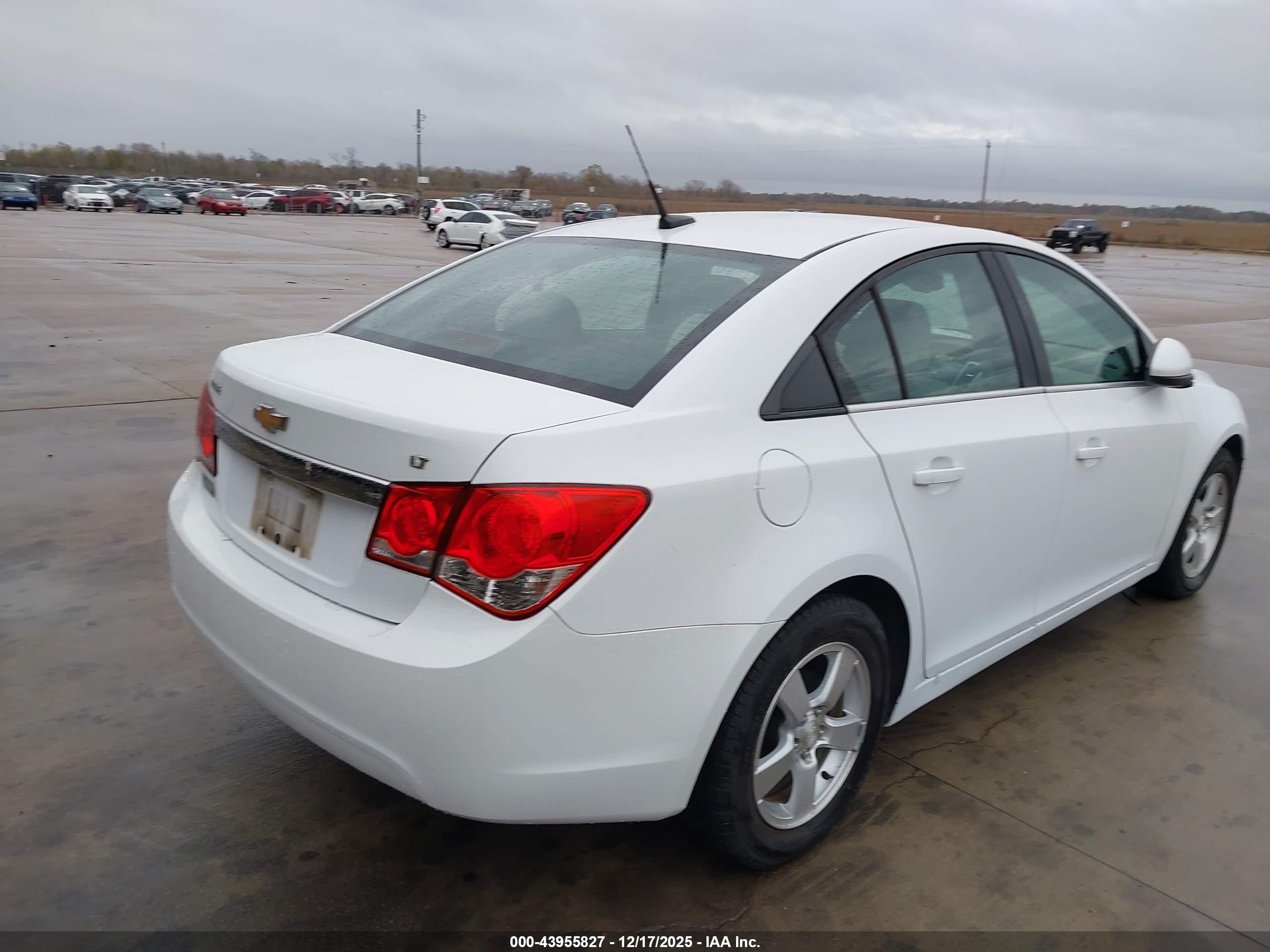 CHEVROLET CRUZE image 4