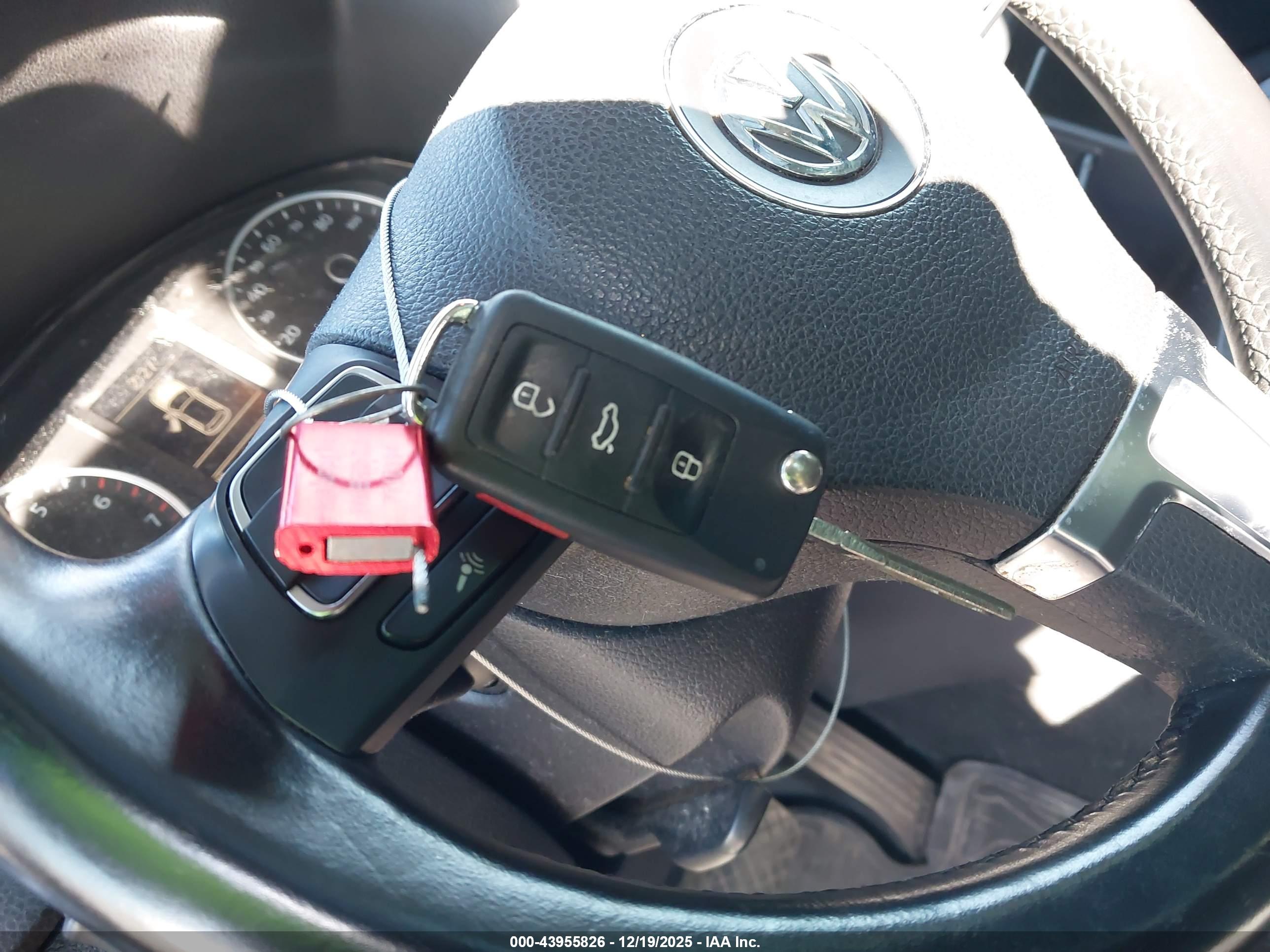VOLKSWAGEN TIGUAN image 11
