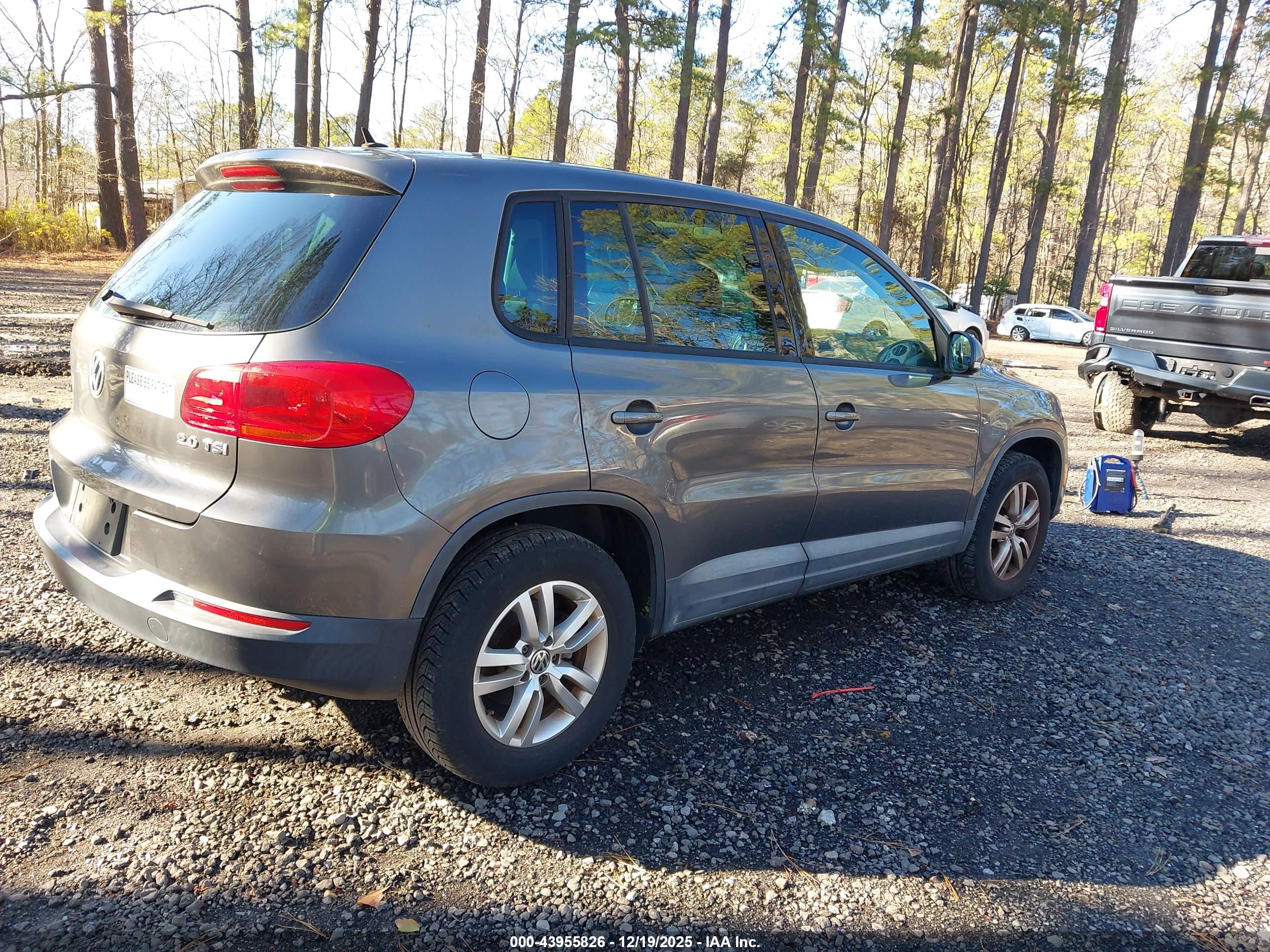 VOLKSWAGEN TIGUAN image 4