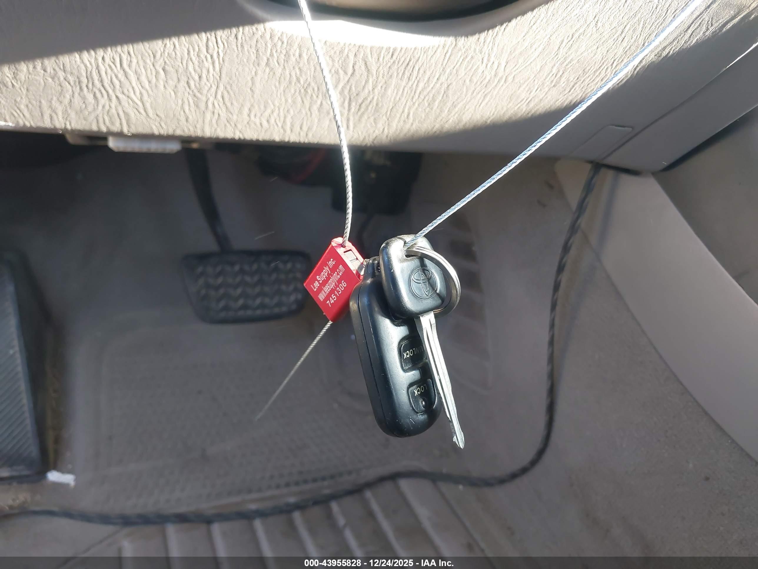 TOYOTA CAMRY image 11