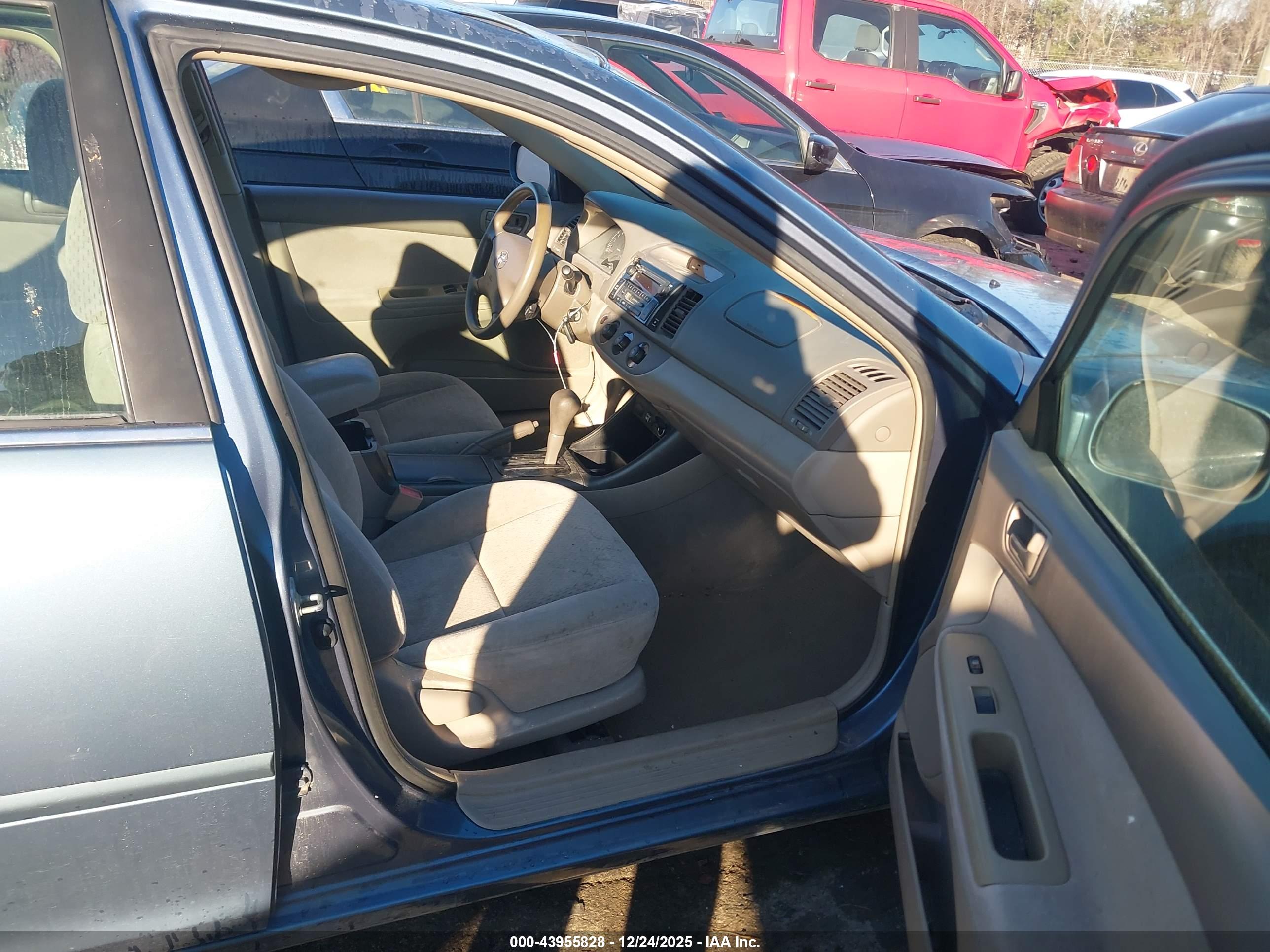 TOYOTA CAMRY image 5