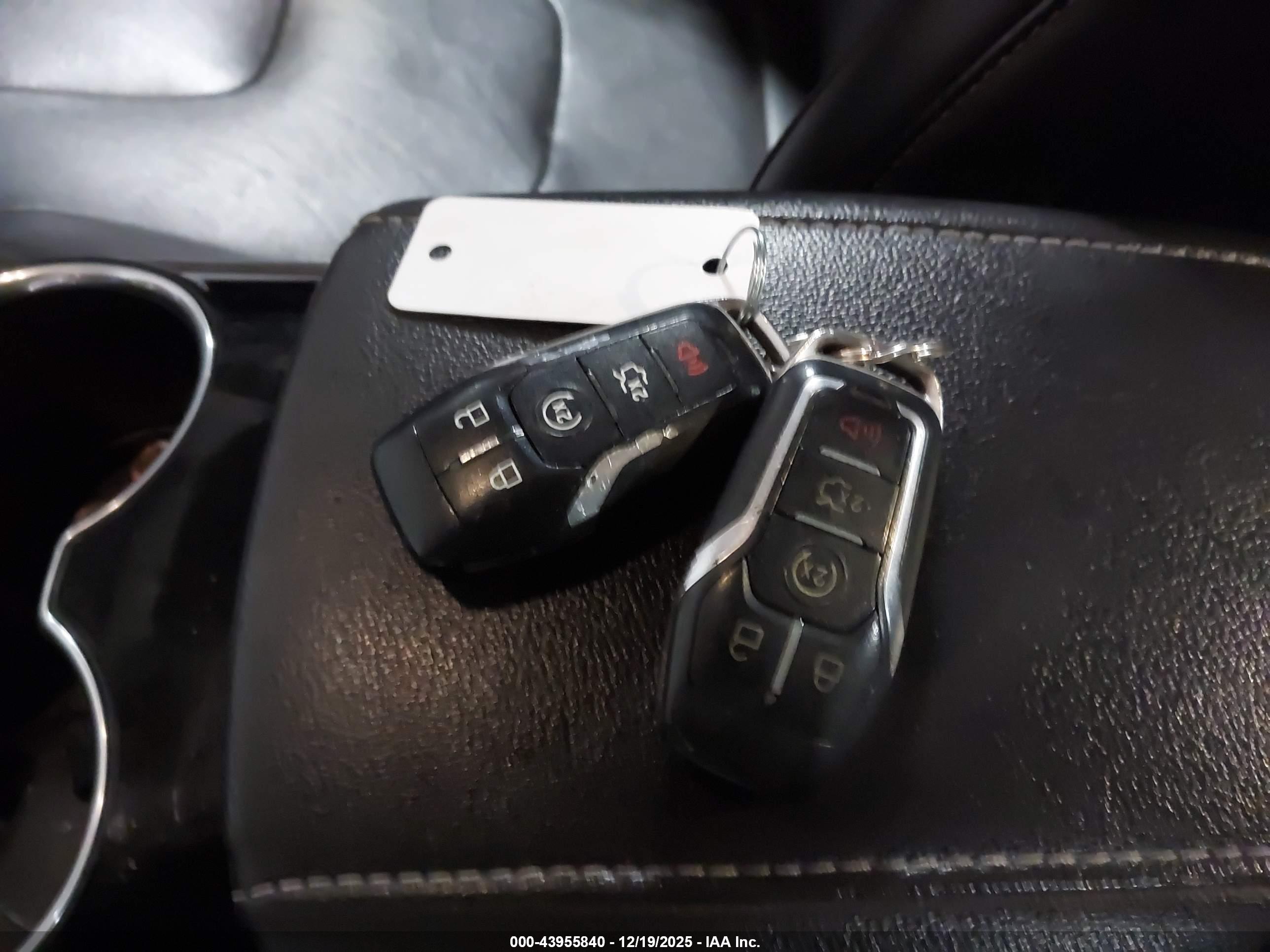 FORD FUSION image 11