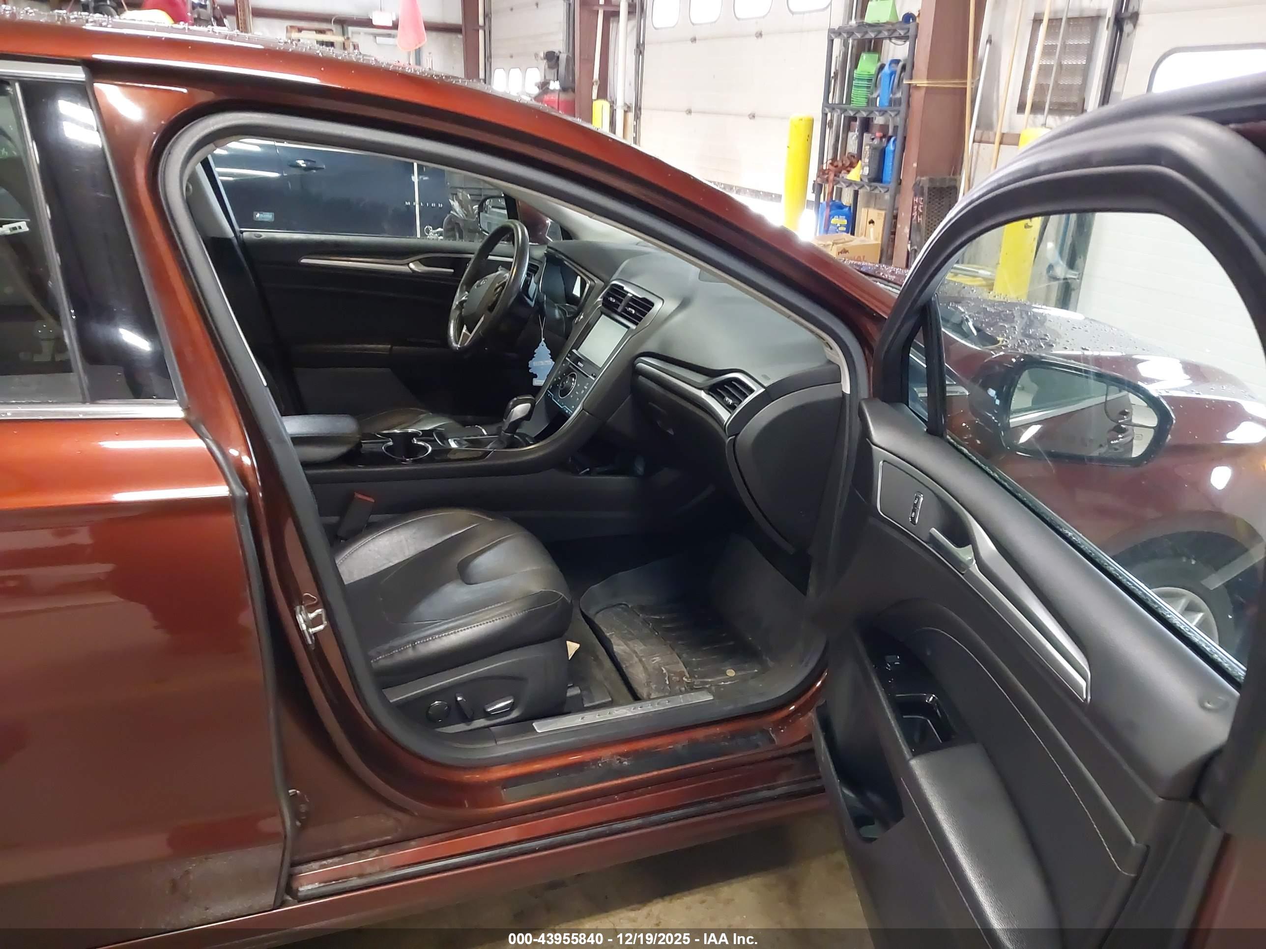 FORD FUSION image 5