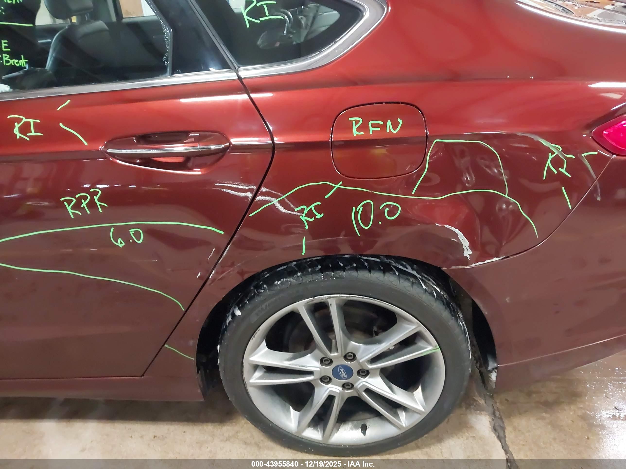 FORD FUSION image 6