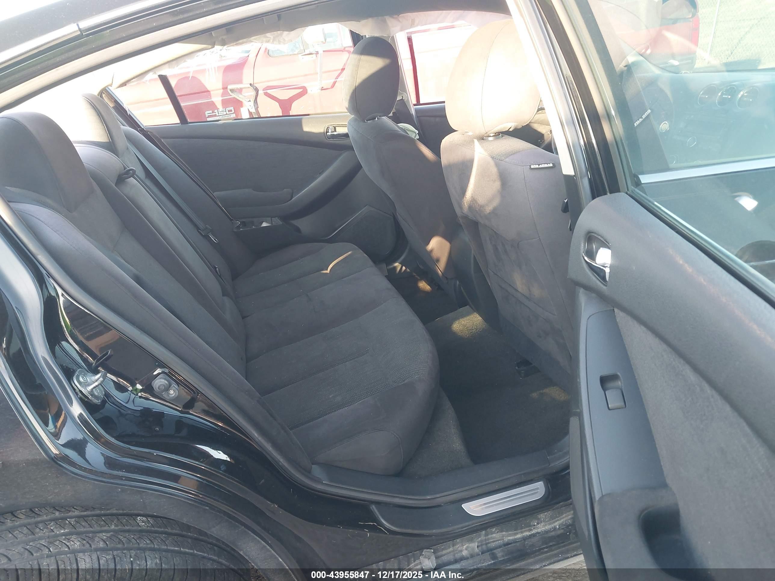 NISSAN ALTIMA image 8