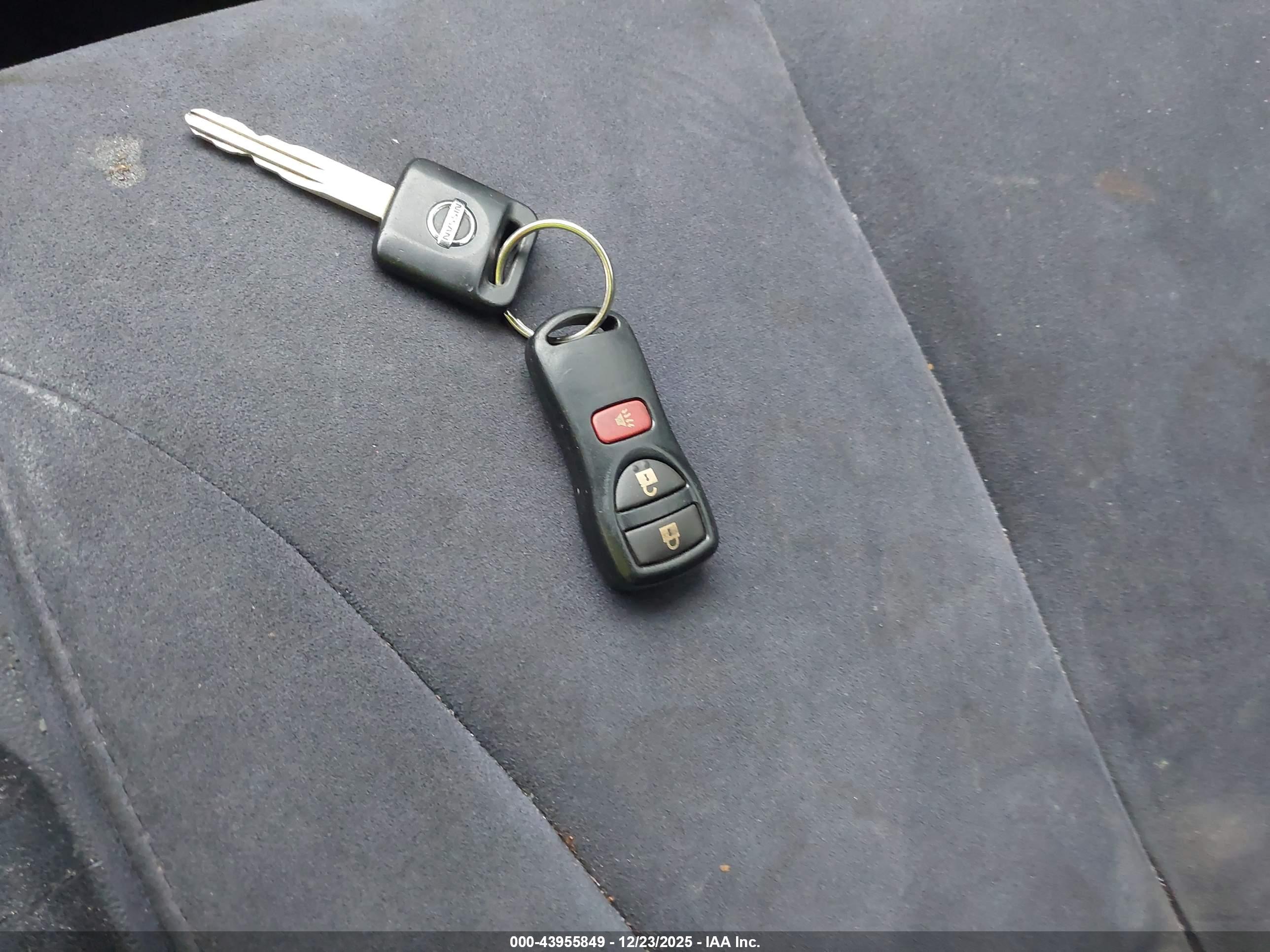 NISSAN VERSA image 11
