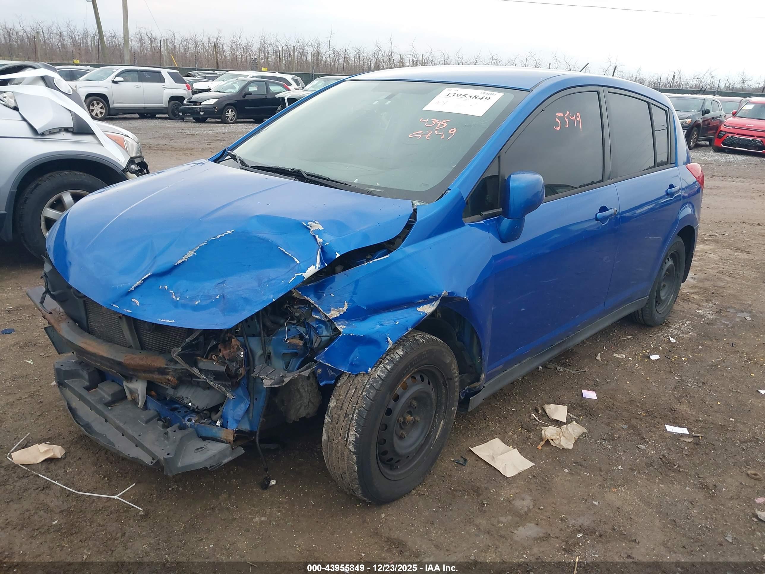NISSAN VERSA image 2