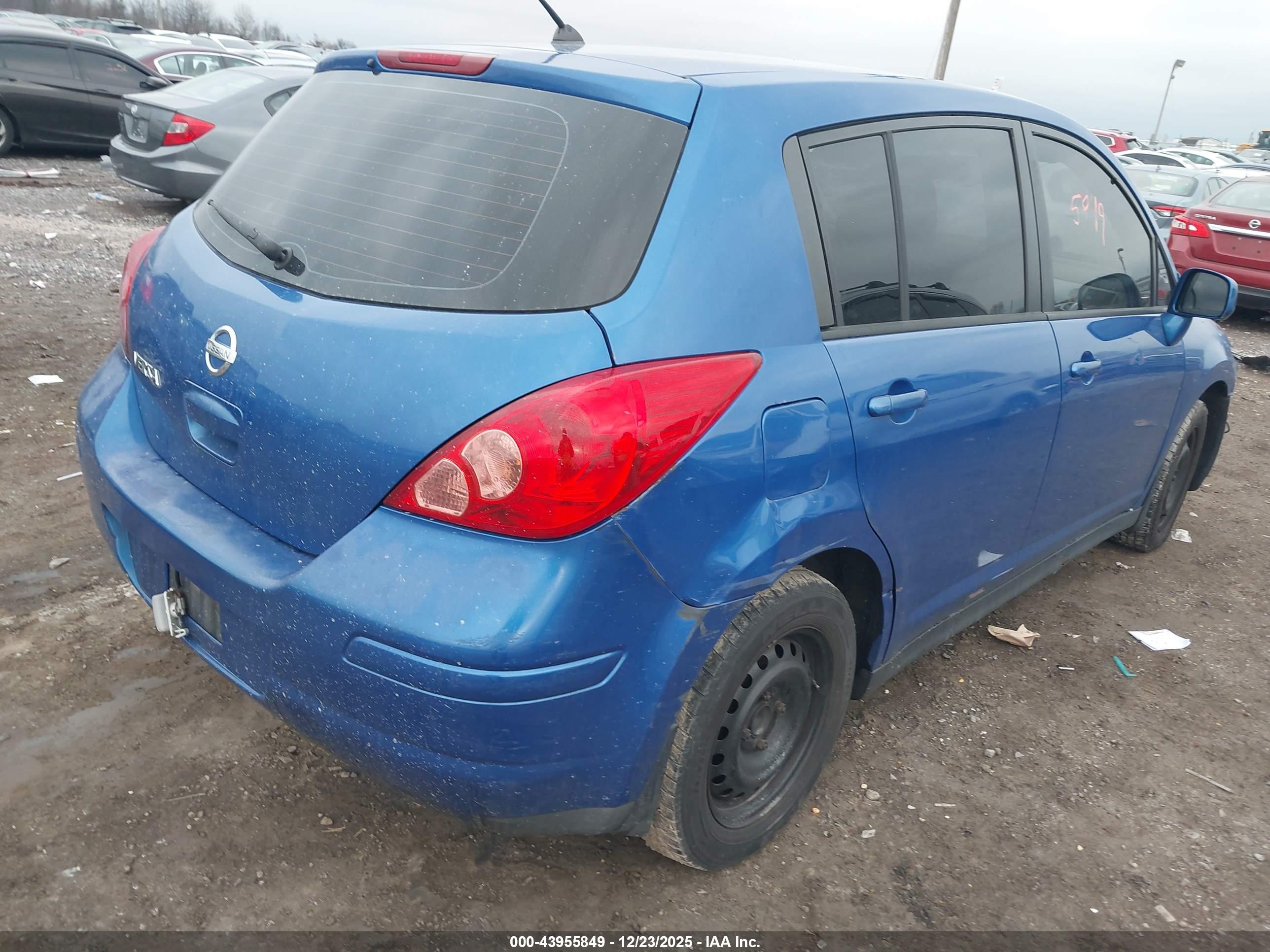NISSAN VERSA image 4