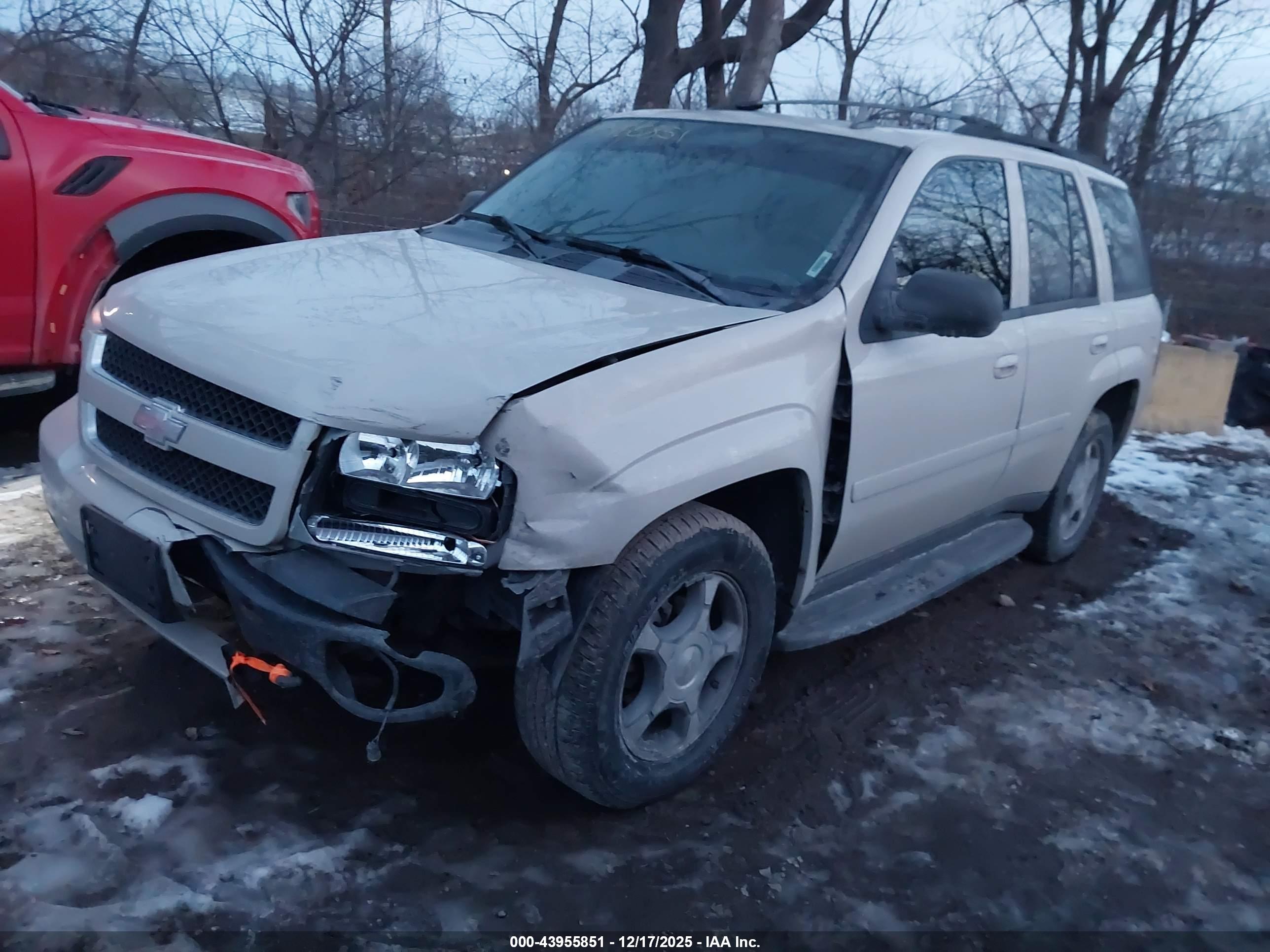 CHEVROLET TRAILBLAZER image 2