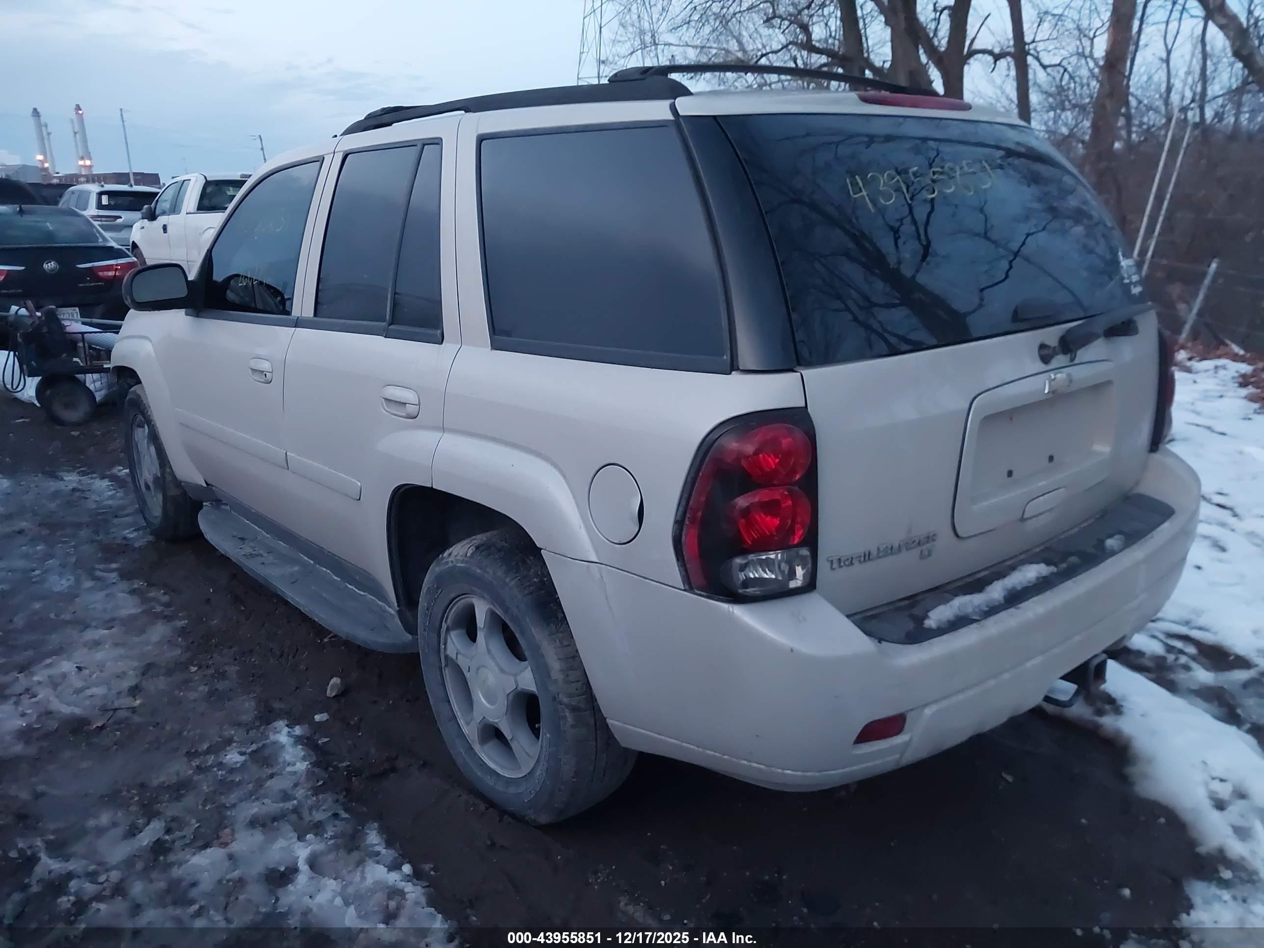 CHEVROLET TRAILBLAZER image 3