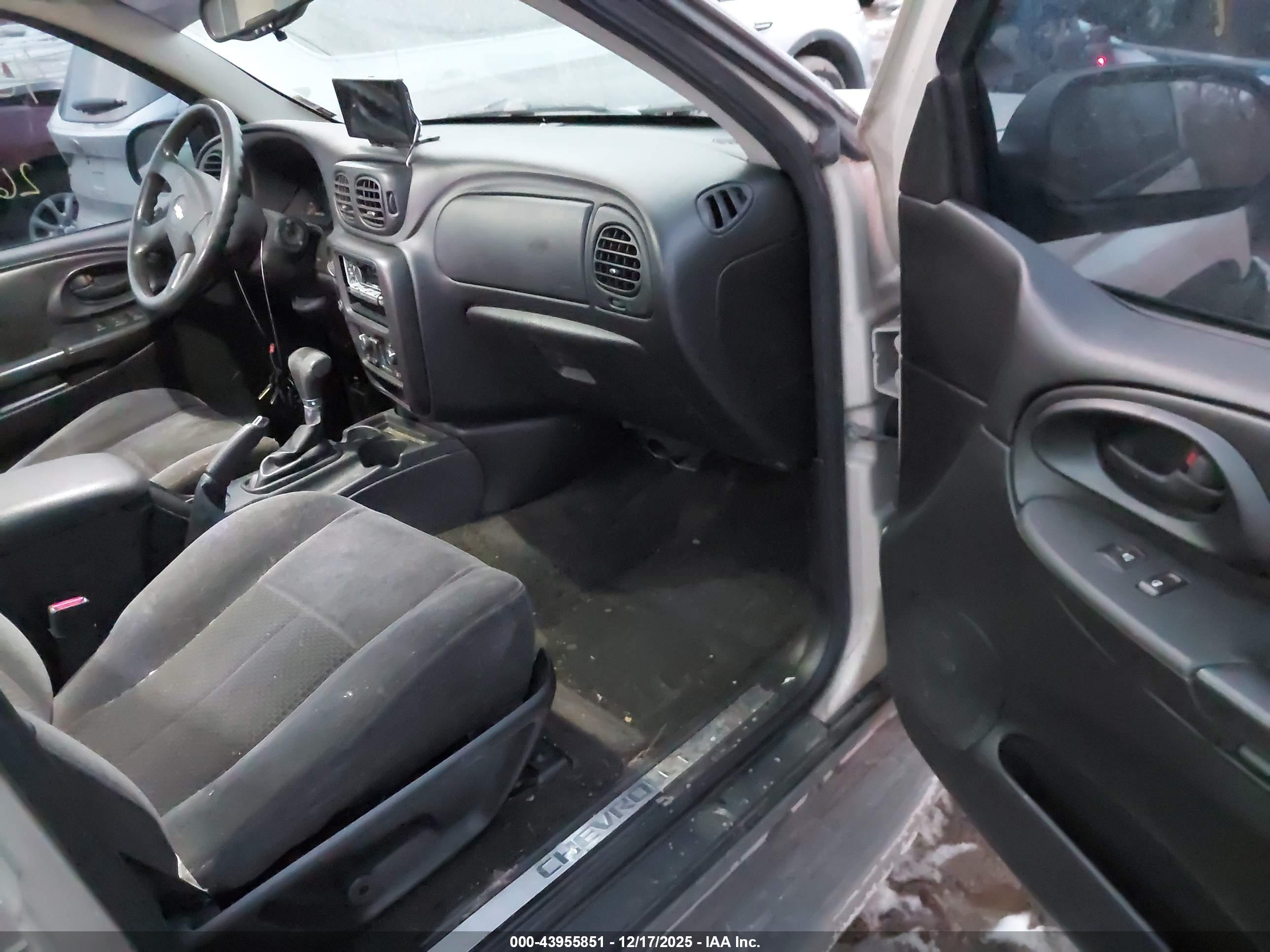CHEVROLET TRAILBLAZER image 5