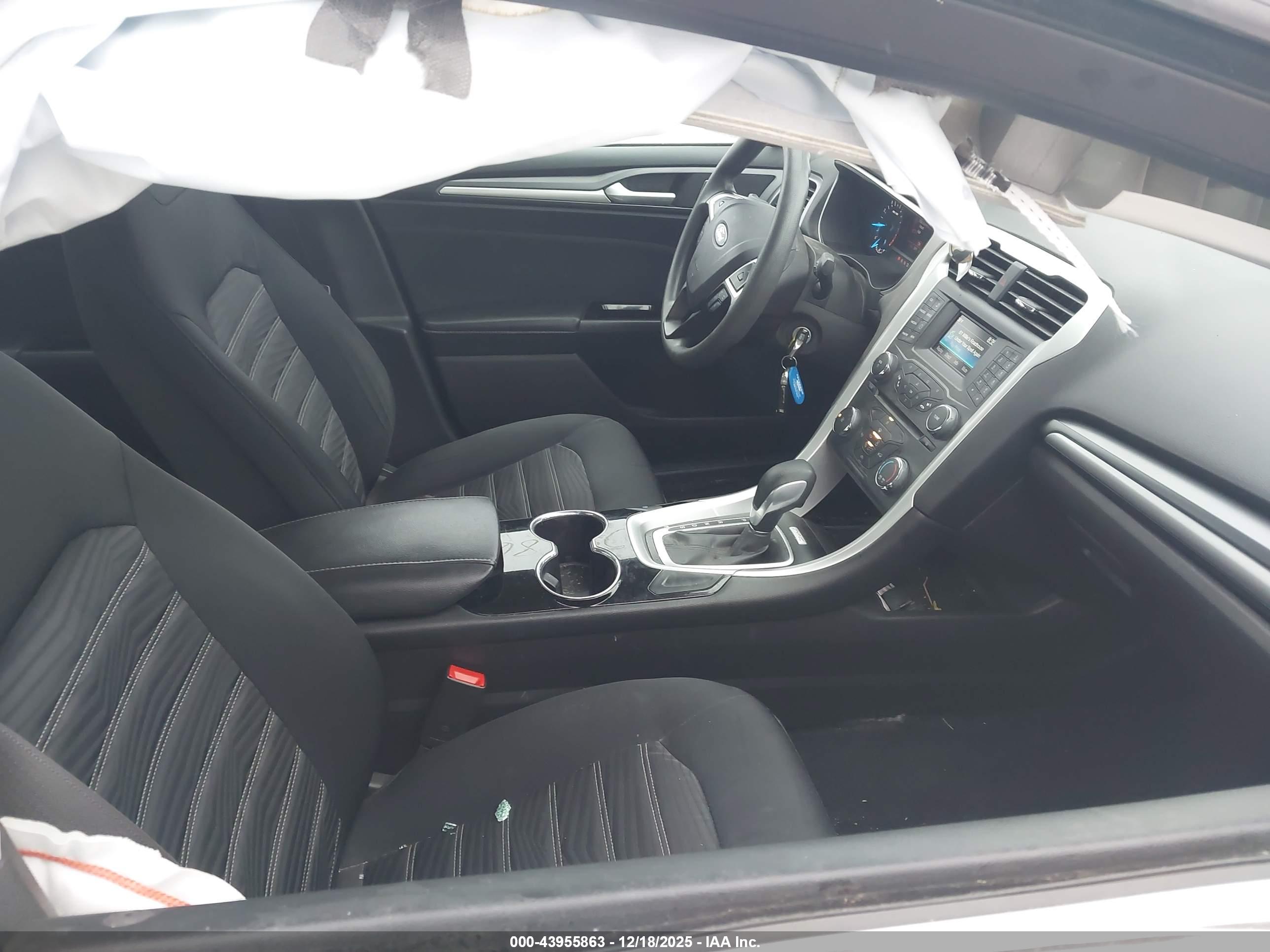 FORD FUSION image 5