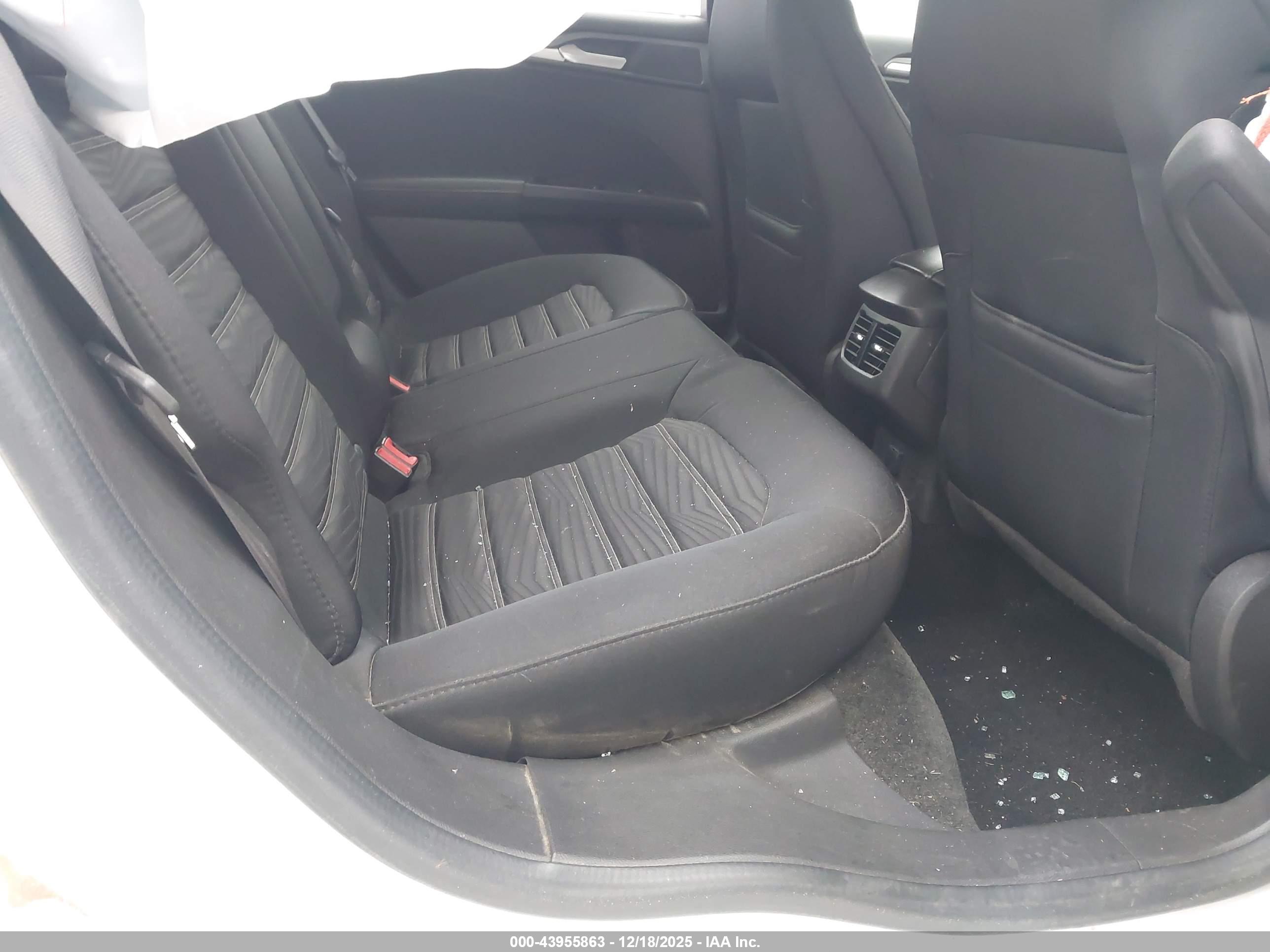 FORD FUSION image 8