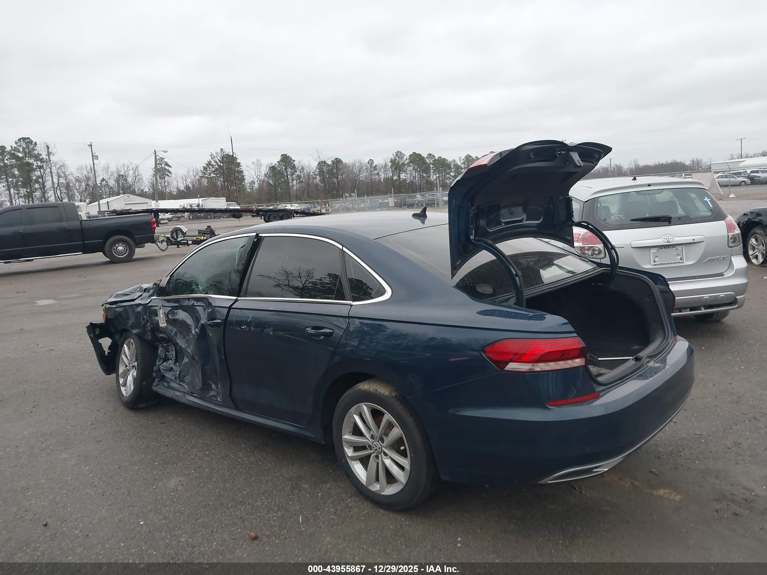 VOLKSWAGEN PASSAT image 3