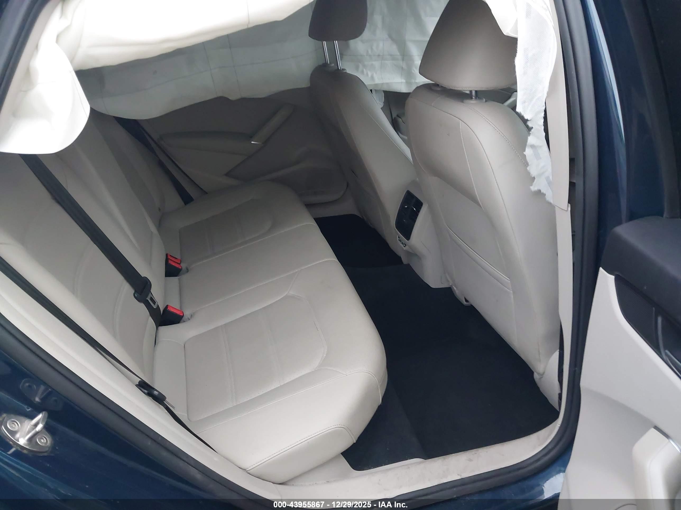 VOLKSWAGEN PASSAT image 8