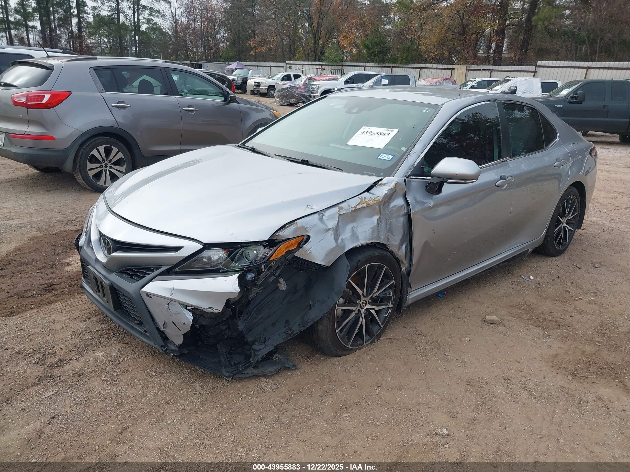 TOYOTA CAMRY image 2