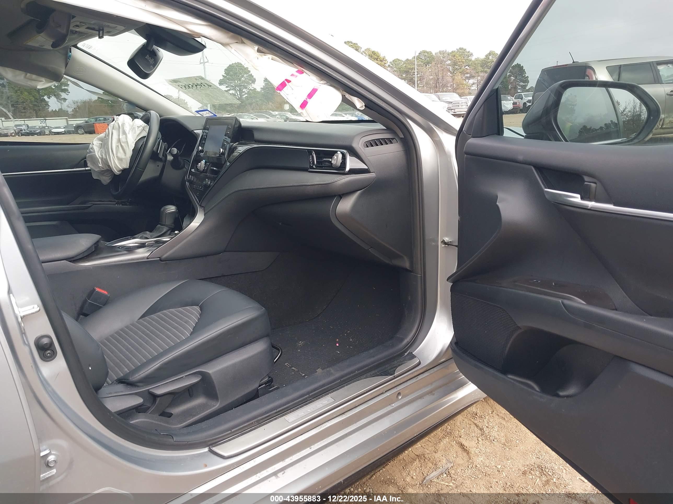 TOYOTA CAMRY image 5