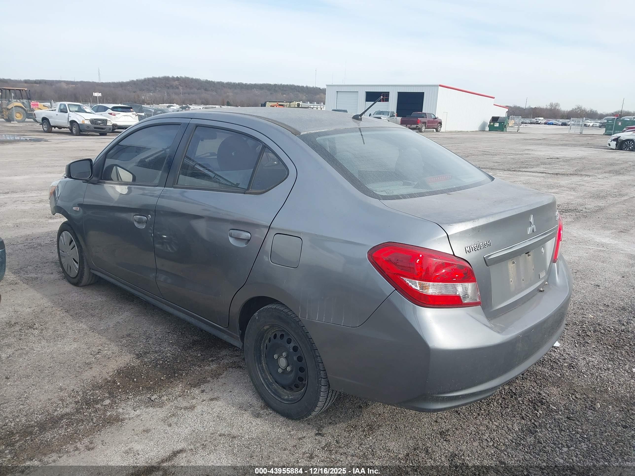 MITSUBISHI MIRAGE image 3