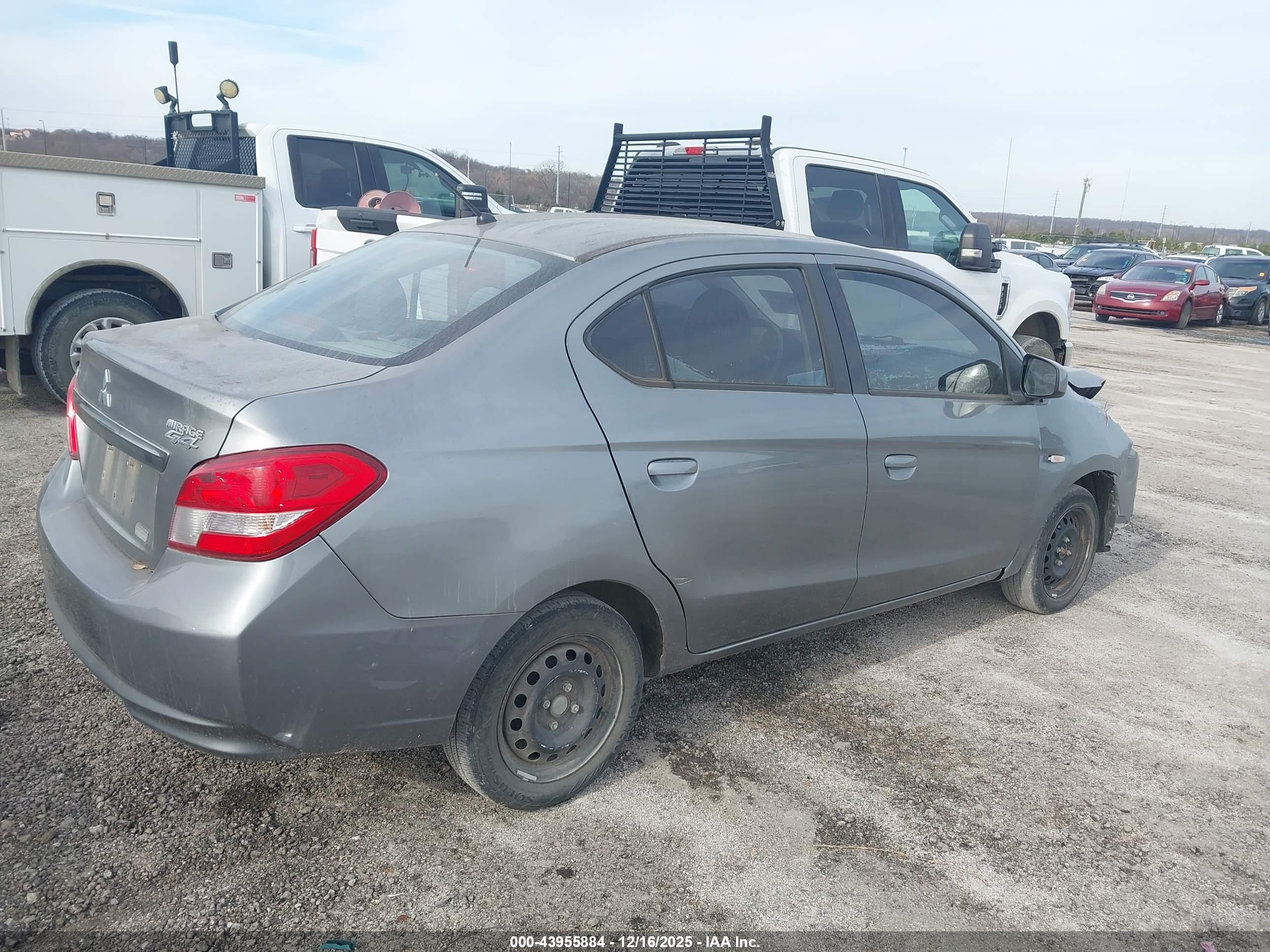 MITSUBISHI MIRAGE image 4