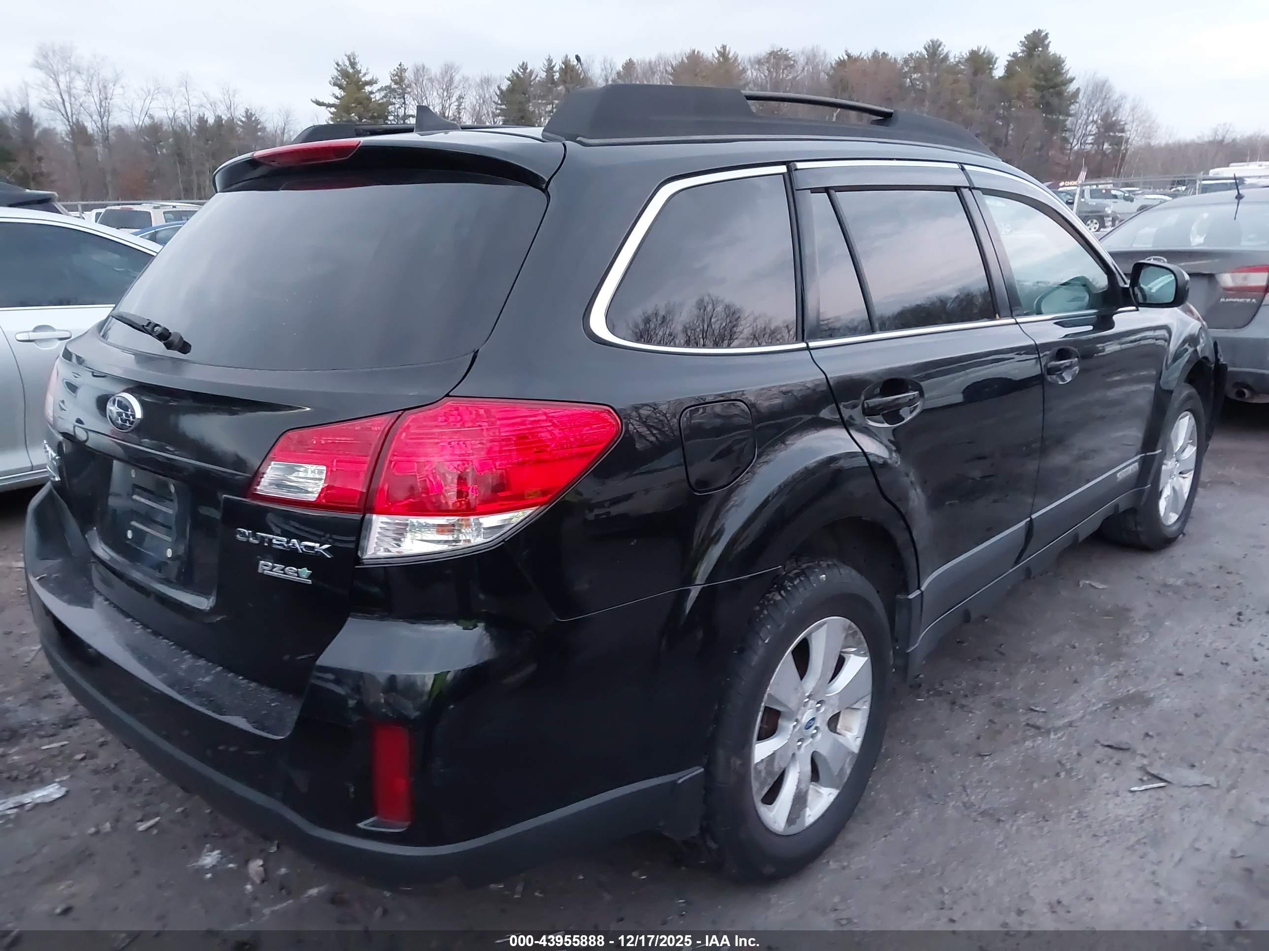 SUBARU OUTBACK image 4