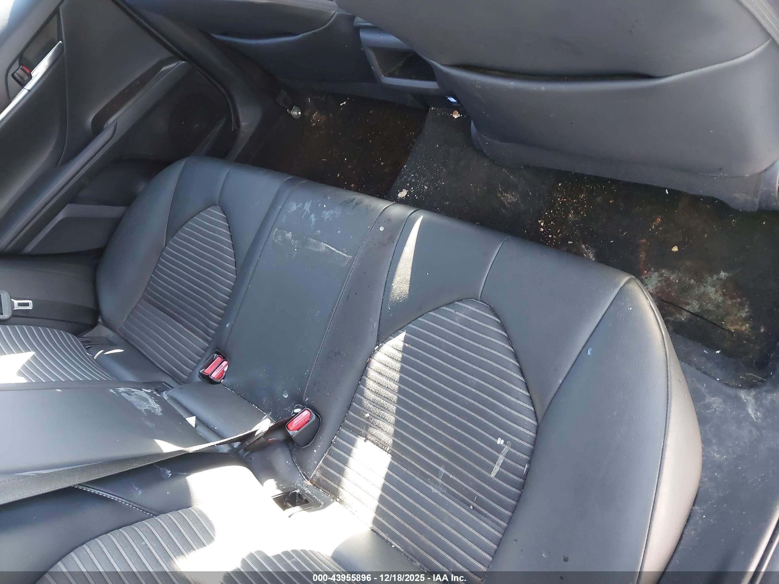 TOYOTA CAMRY image 8